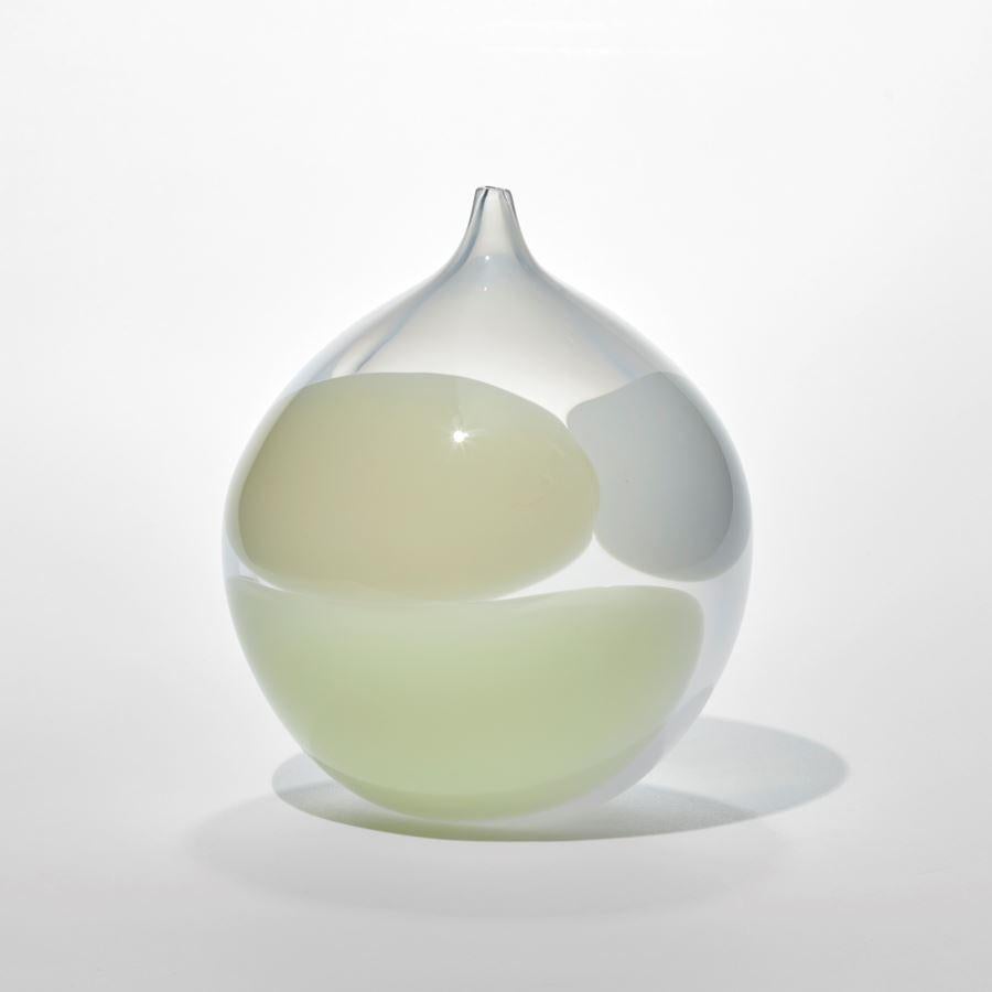 'Sugar Snow' è un vaso scultura in vetro unico nel suo genere, realizzato dall'artista svedese Gunnel Sahlin.

Le passioni attuali di Sahlin includono l'esplorazione dei limiti della materialità del vetro, del colore, della forma e della luce,
