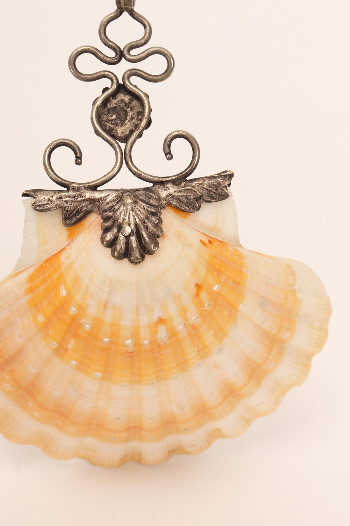 Sugar Sprinkler, Rosewwod, Silver and Shell, Italy, 1870 In Good Condition For Sale In Milan, IT