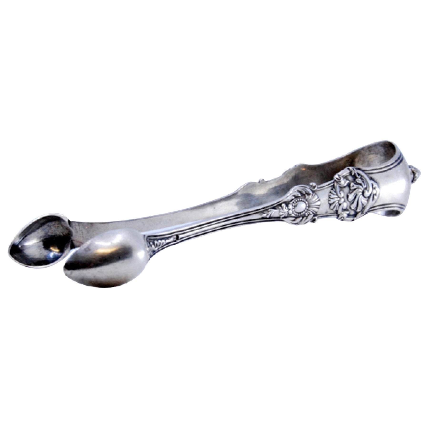 Sugar tongs in silver relief with shells and friezes