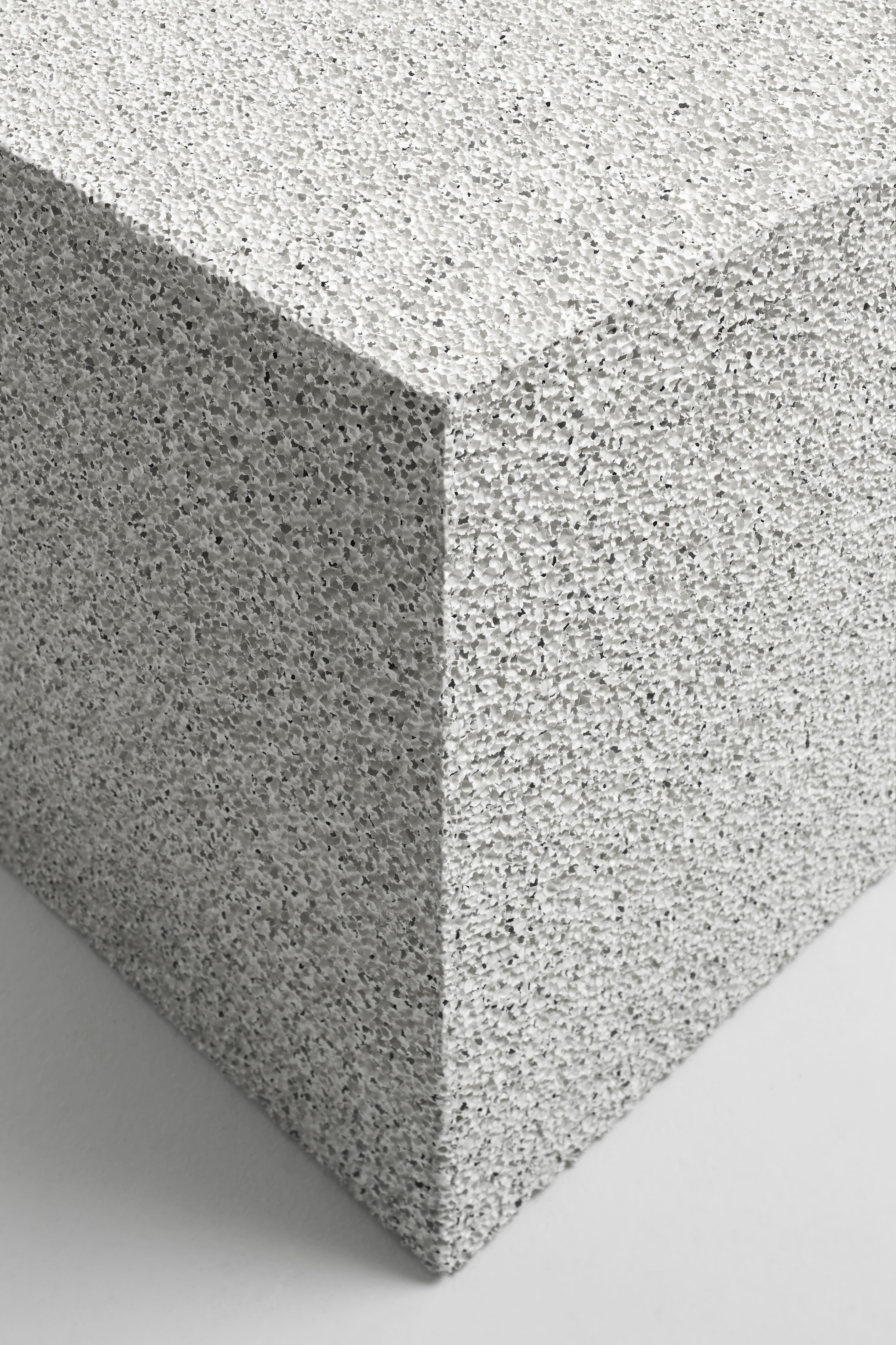 Jordan Keaney Studio s'attache à apporter de la COULEUR et de la TEXTURE à votre espace. Les SugarCubes sont fabriqués à la main par Jordan Keaney à l'aide d'une combinaison de techniques numériques et de sculpture modernes, combinées à des