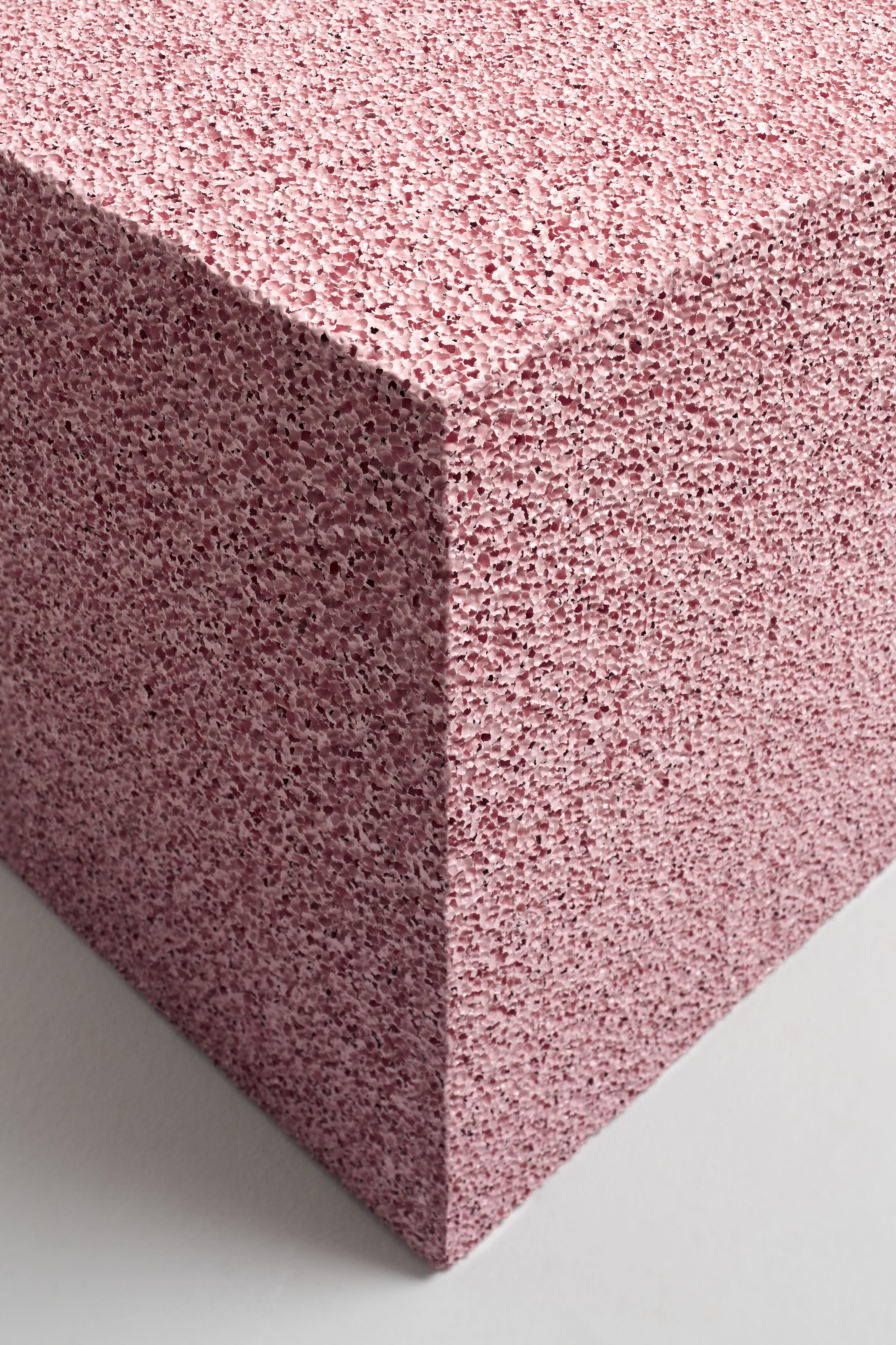  Jordan Keaney Studio s'attache à apporter de la COULEUR et de la TEXTURE à votre espace. Les SugarCubes sont fabriqués à la main par Jordan Keaney à l'aide d'une combinaison de techniques numériques et de sculpture modernes, combinées à des