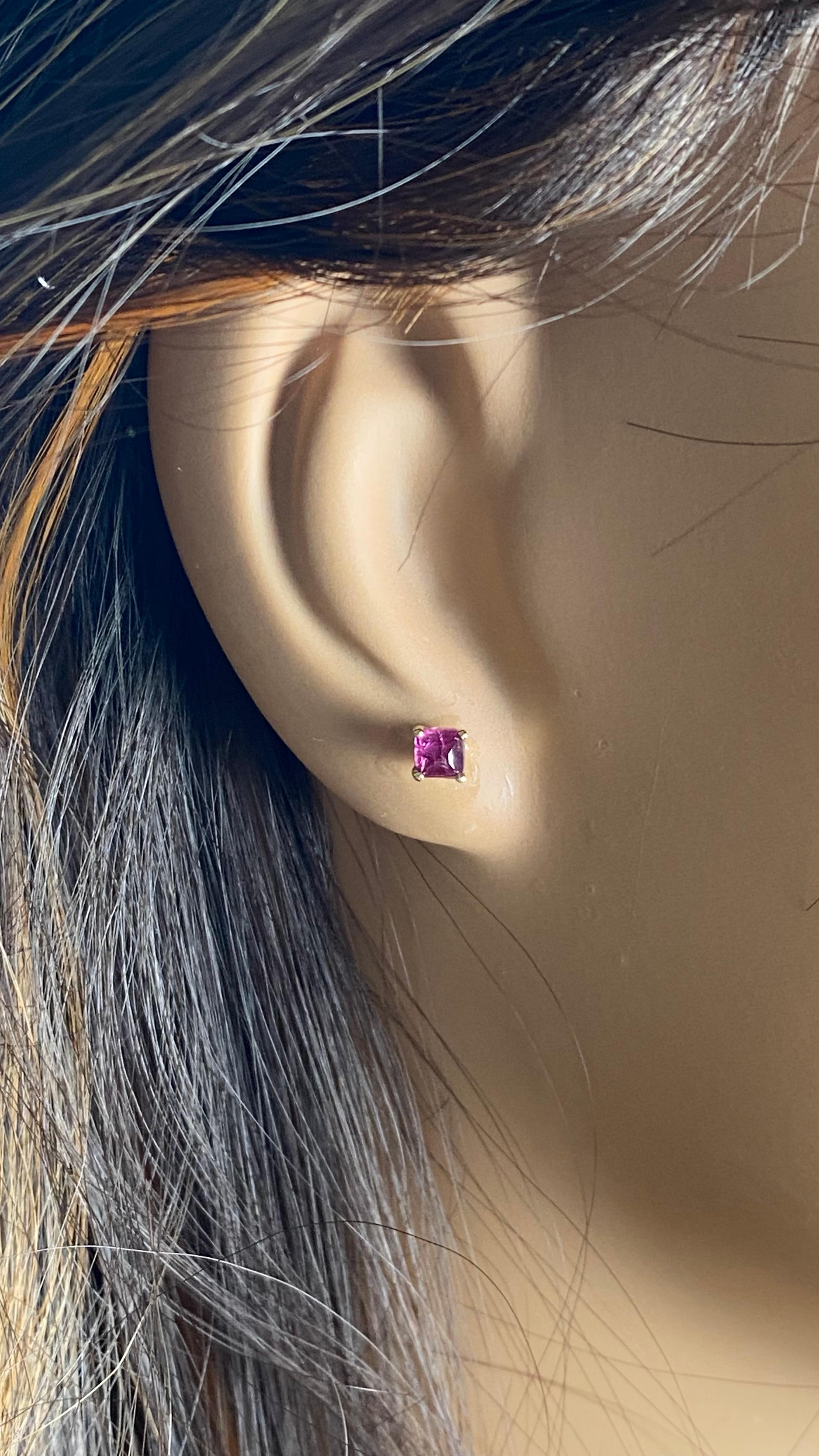 Sugarloaf Burma Cabochon Ruby 0.80 Carat Yellow Gold 0.18 Inch Stud Earrings For Sale 3