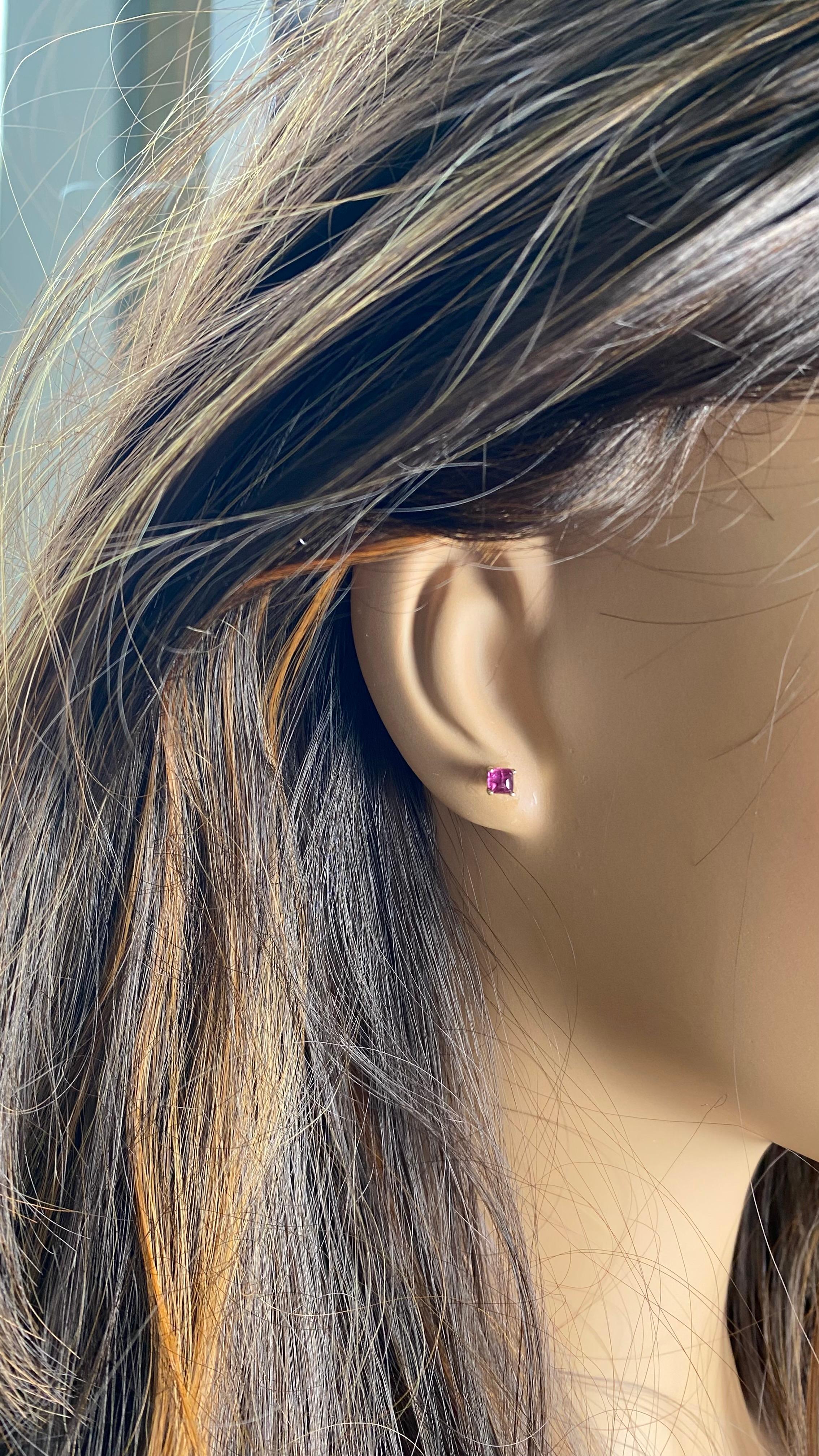 Sugarloaf Burma Cabochon Ruby 0.80 Carat Yellow Gold 0.18 Inch Stud Earrings For Sale 1