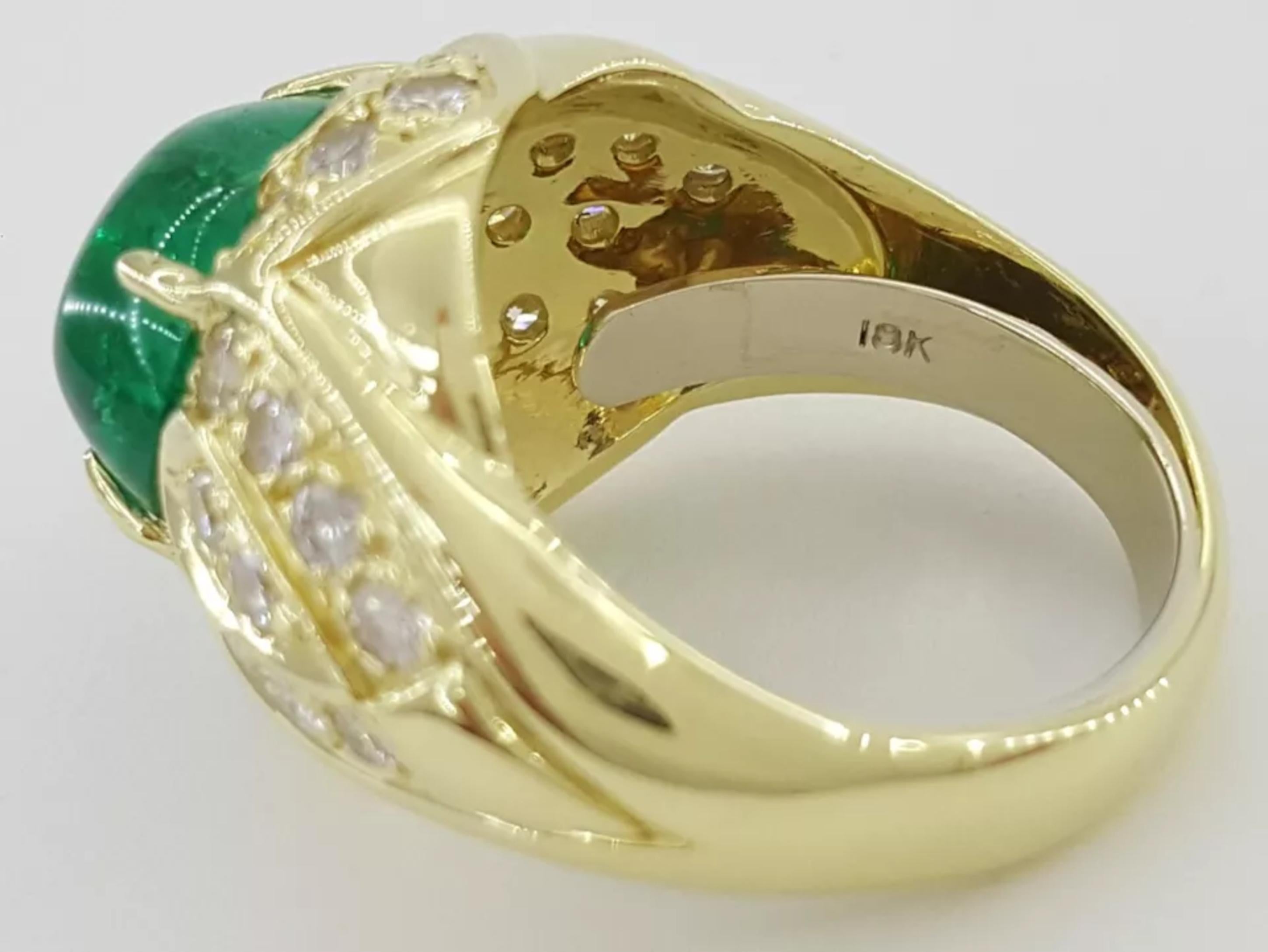  Sugarloaf Esmeralda verde talla cabujón y diamante redondo 5,3 ct Anillo de oro amarillo de 18k

El anillo pesa 13,2 gramos, talla 6 (puede valer para dedos de talla 4,5-6 gracias a la caña interior flexible), 16,2 mm de ancho, 10,4 mm de alto. La