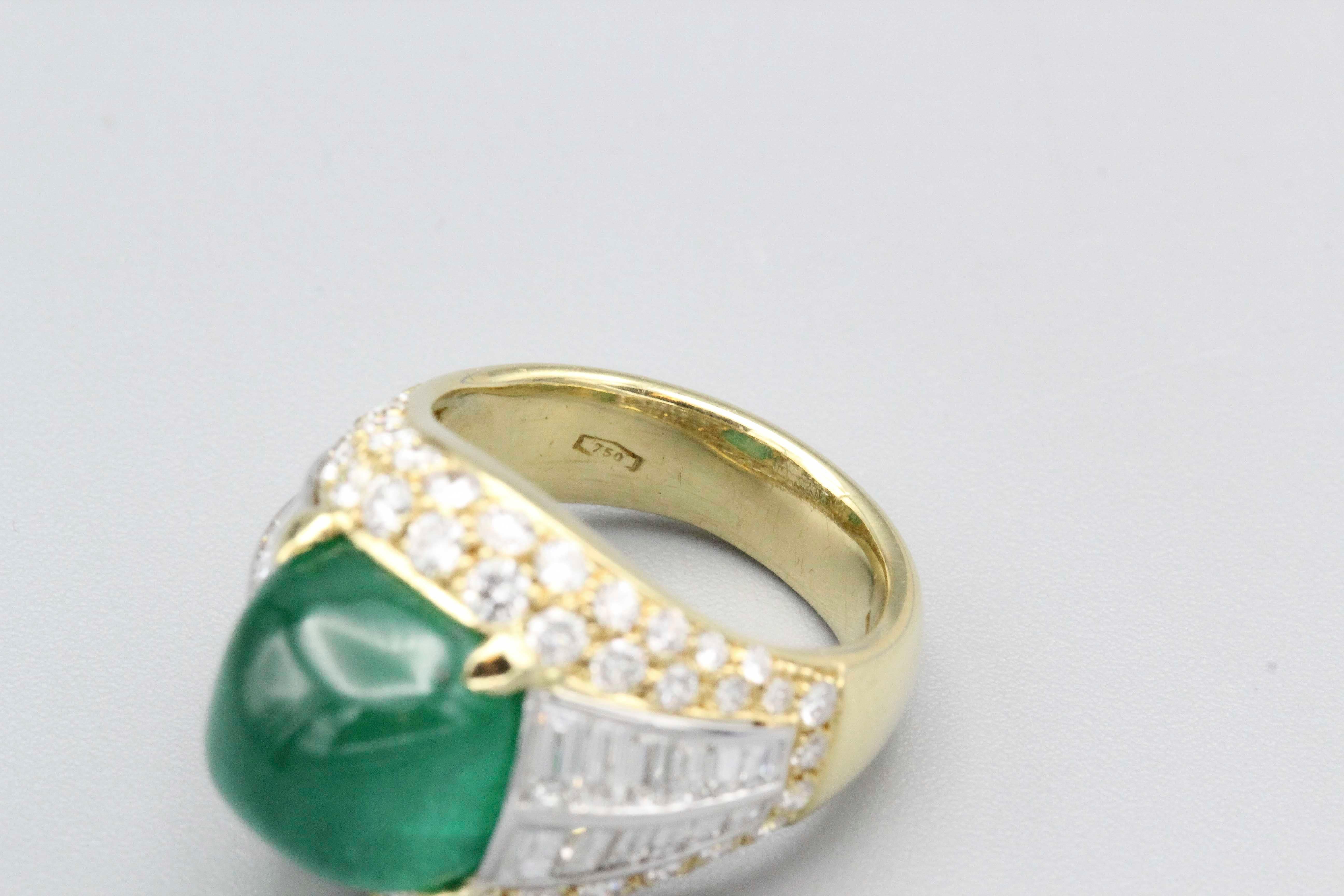 Sugarloaf Cabochon Emerald and Diamond and 18 Karat Gold Ring In Good Condition For Sale In New York, NY