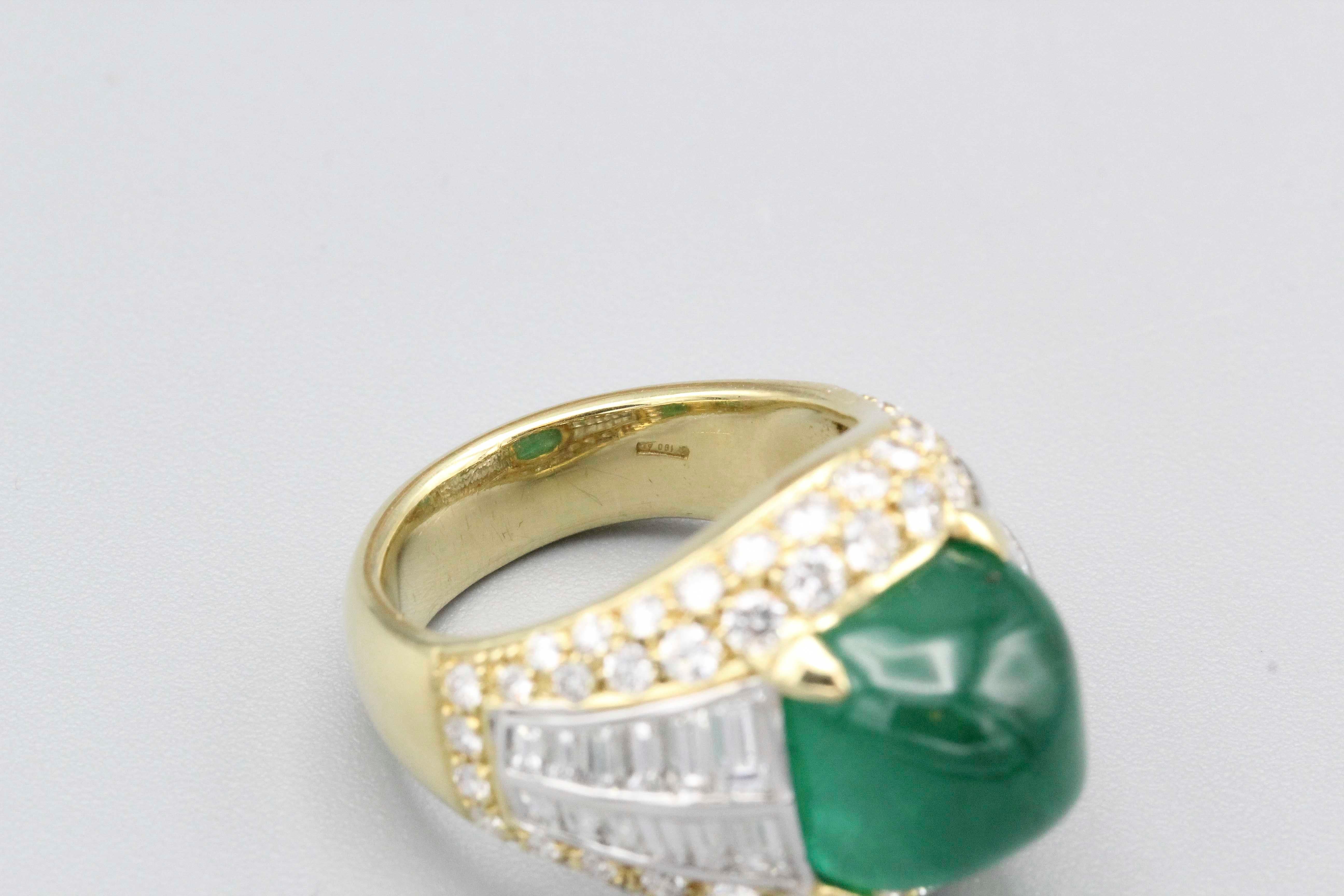 Sugarloaf Cabochon Emerald and Diamond and 18 Karat Gold Ring For Sale 1