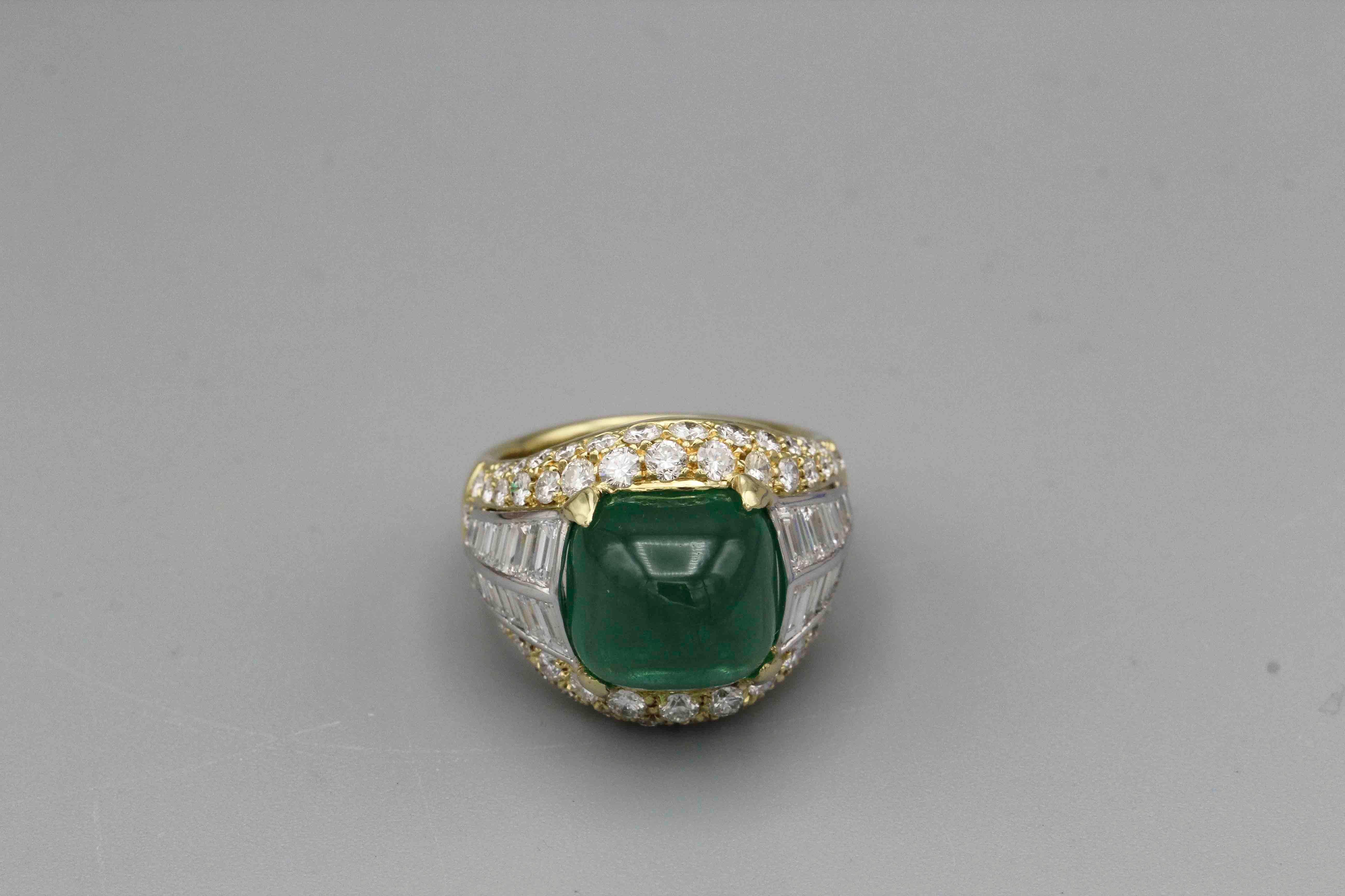 Sugarloaf Cabochon Emerald and Diamond and 18 Karat Gold Ring For Sale 3