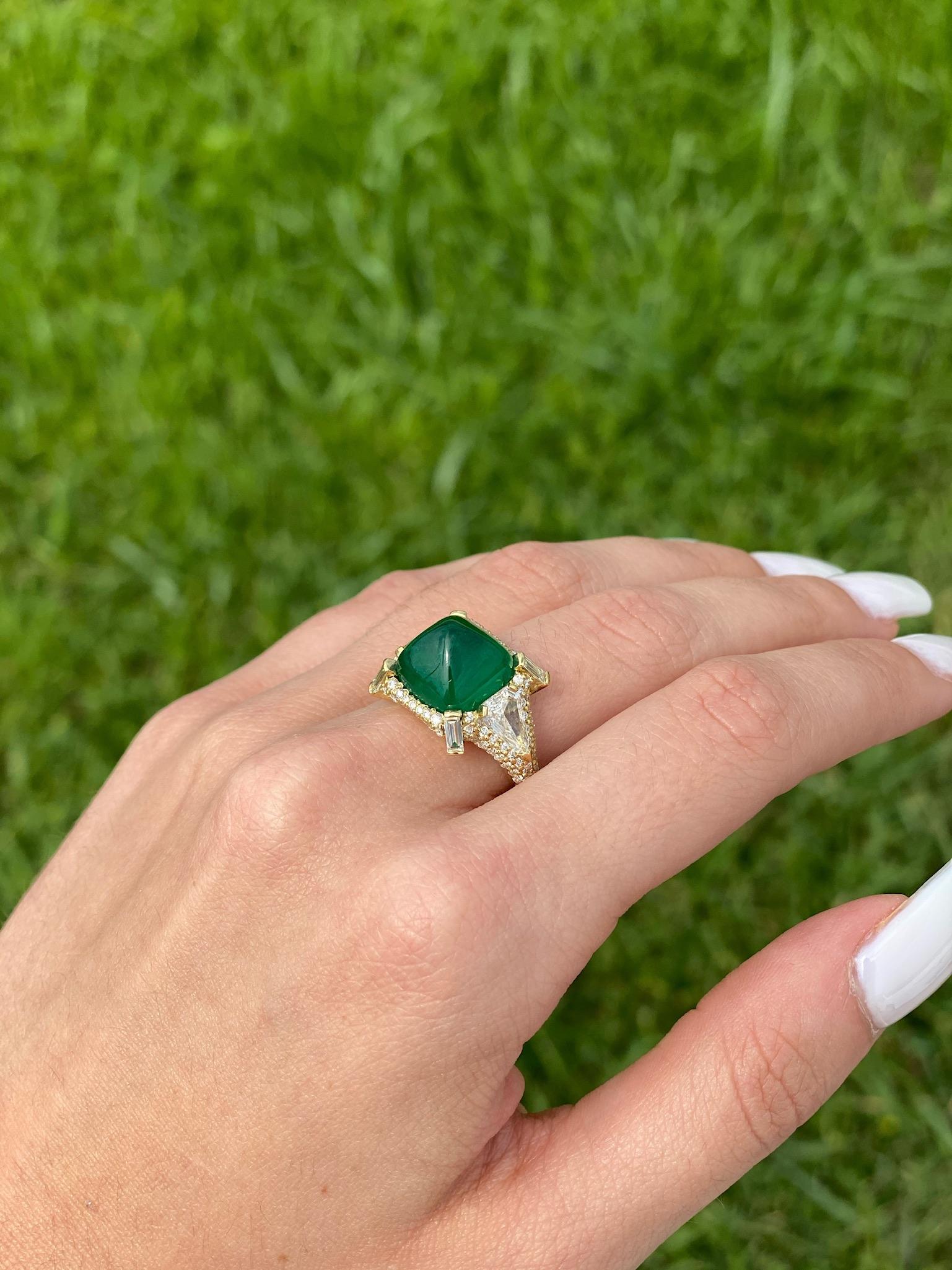 Sugarloaf Cabochon Emerald and Diamond Ring In New Condition In Dallas, TX