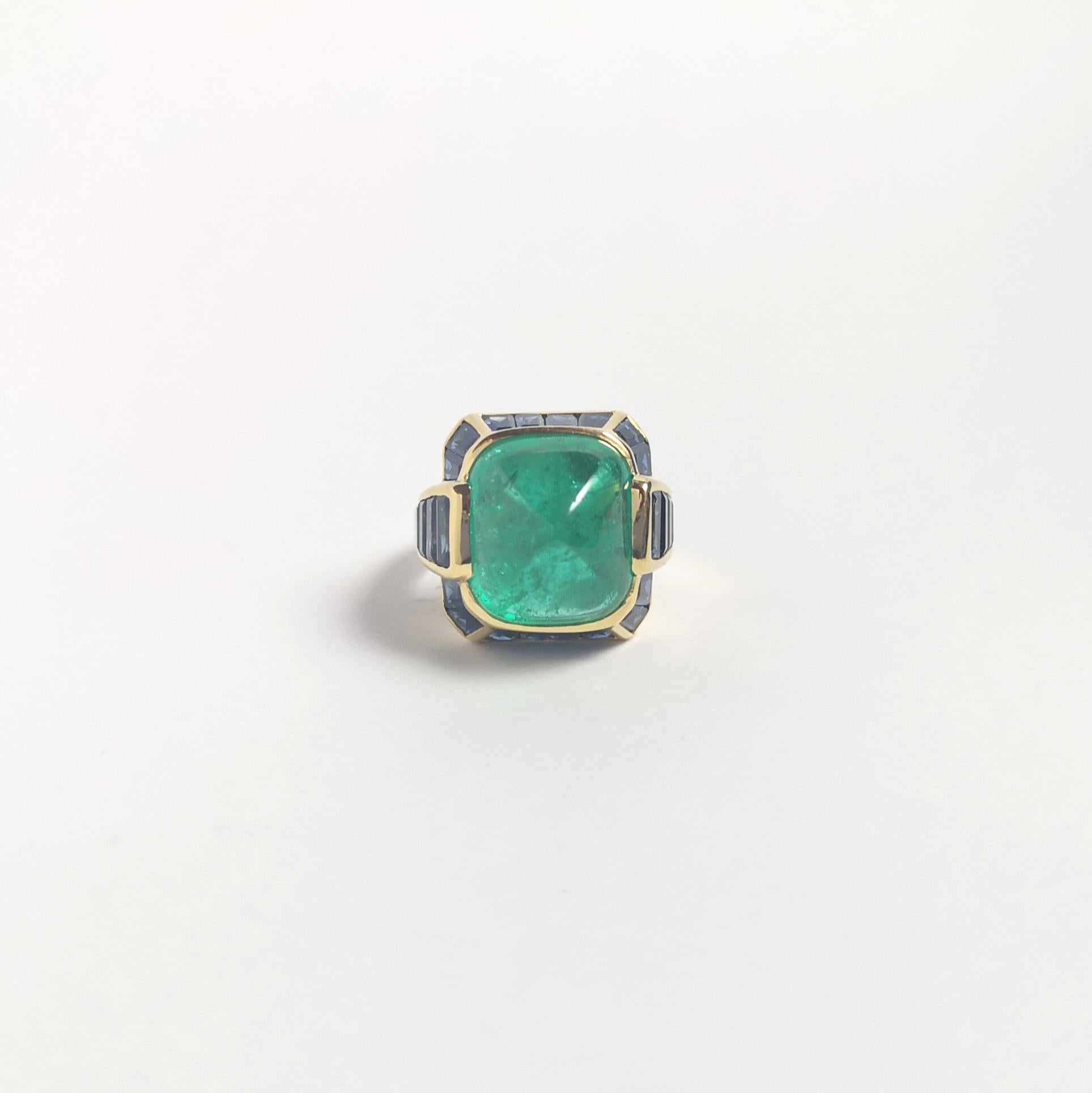 Sugarloaf Cabochon Emerald with Blue Sapphire Ring set in 18K Gold Settings For Sale 8