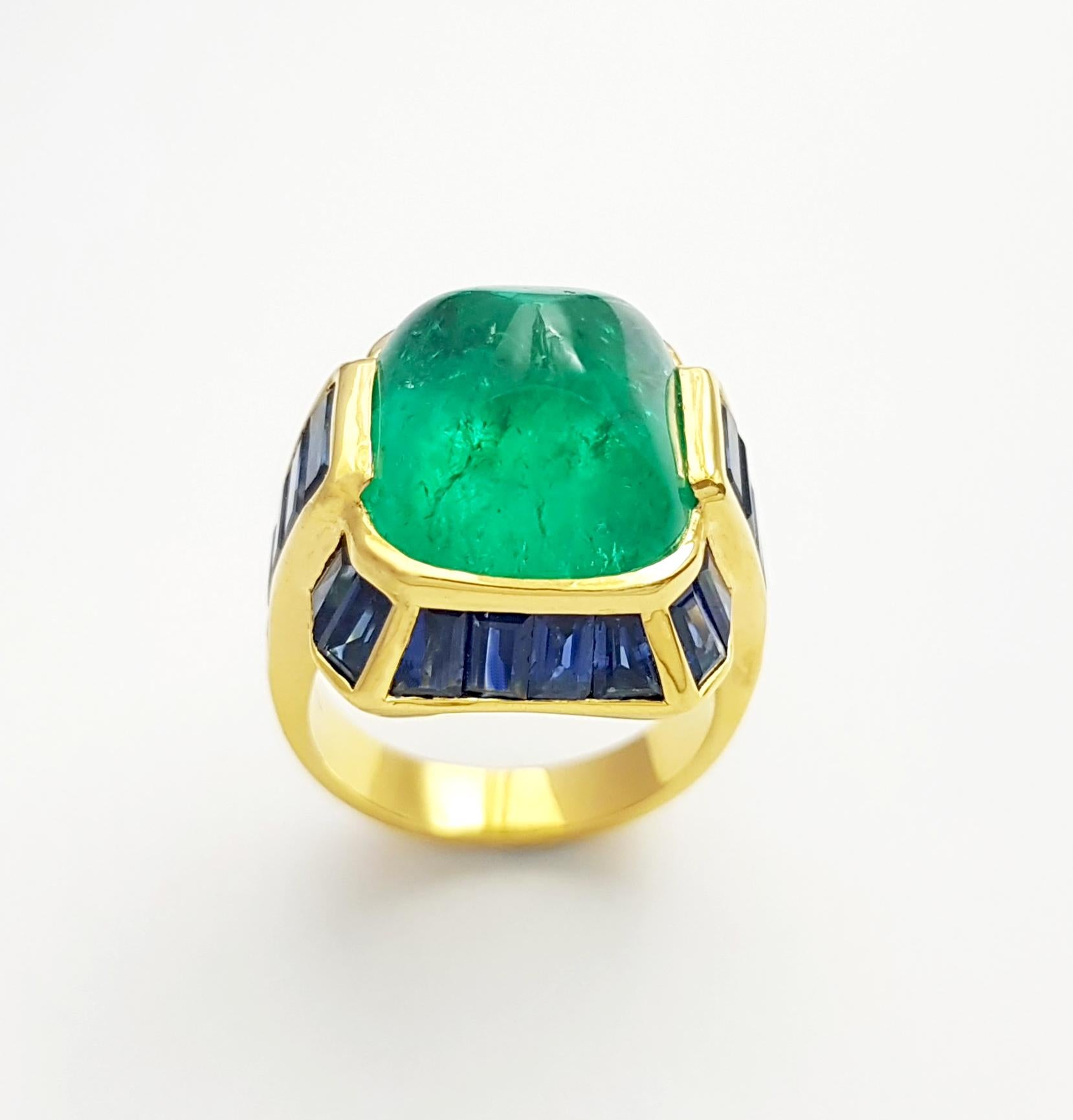 Sugarloaf Cabochon Emerald with Blue Sapphire Ring set in 18K Gold Settings For Sale 9