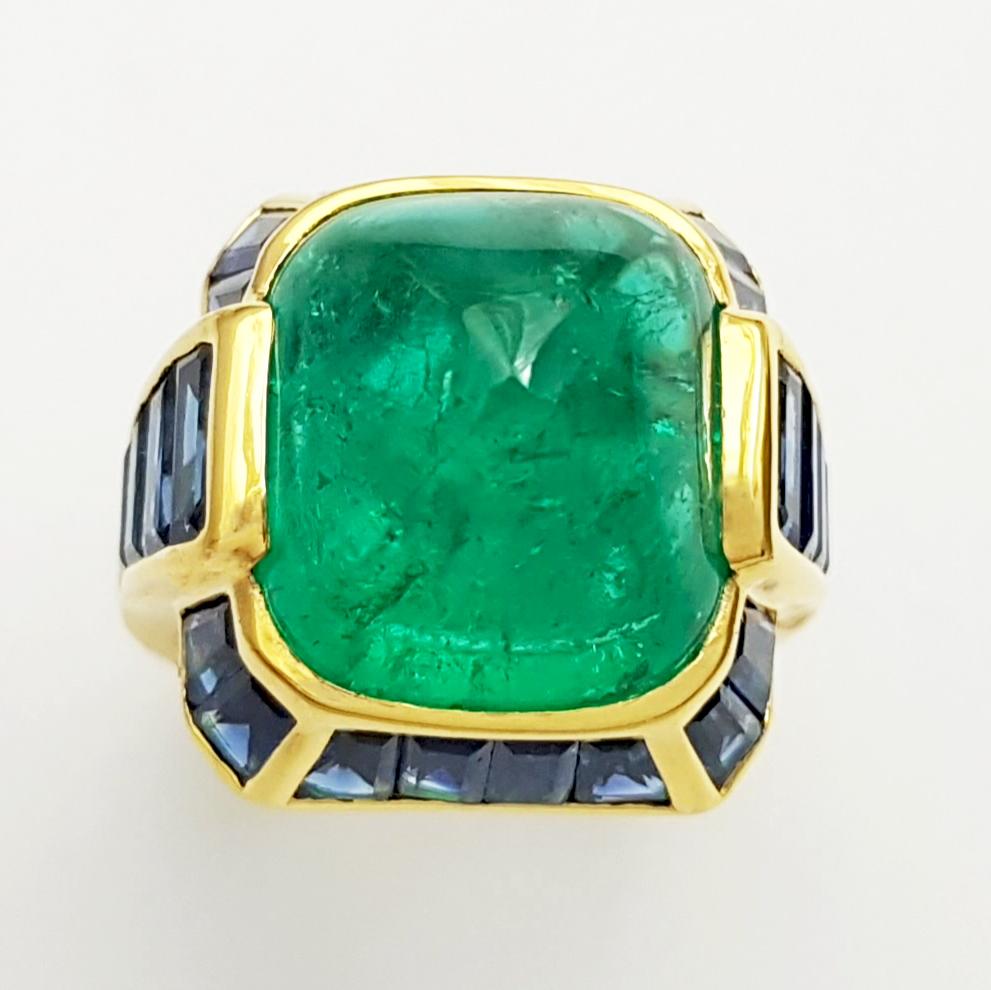 Sugarloaf Cabochon Emerald with Blue Sapphire Ring set in 18K Gold Settings For Sale 10