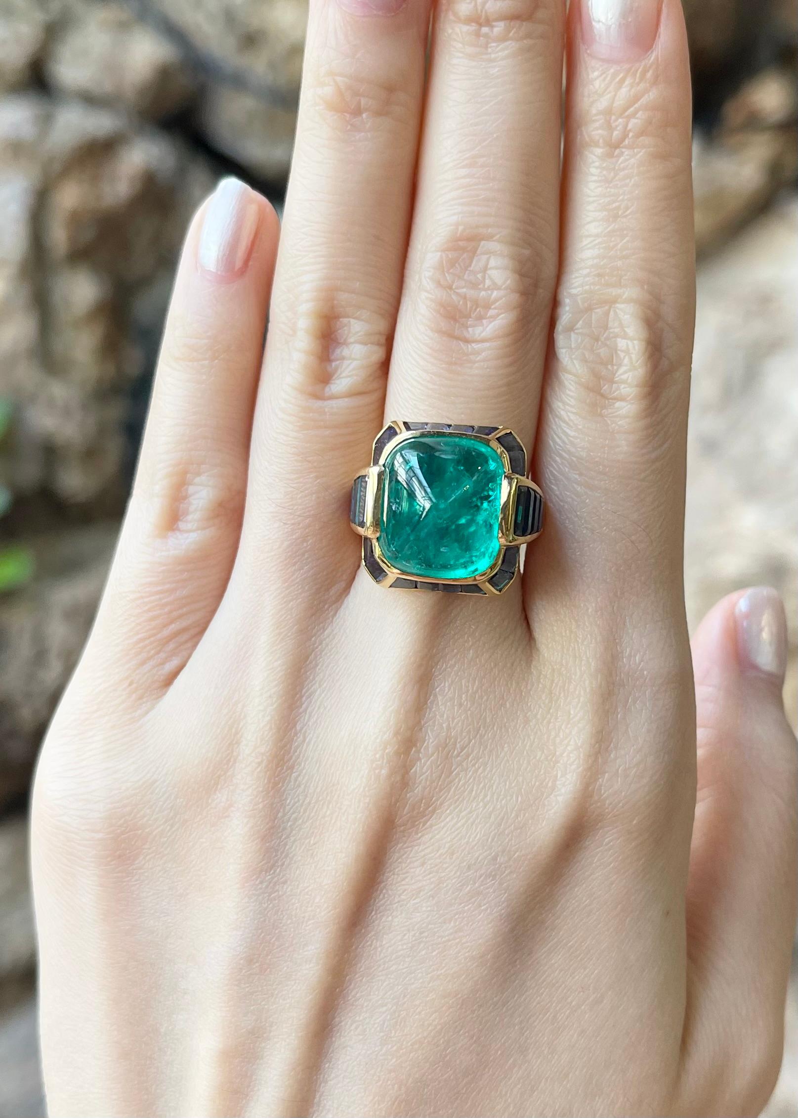 Contemporary Sugarloaf Cabochon Emerald with Blue Sapphire Ring set in 18K Gold Settings For Sale