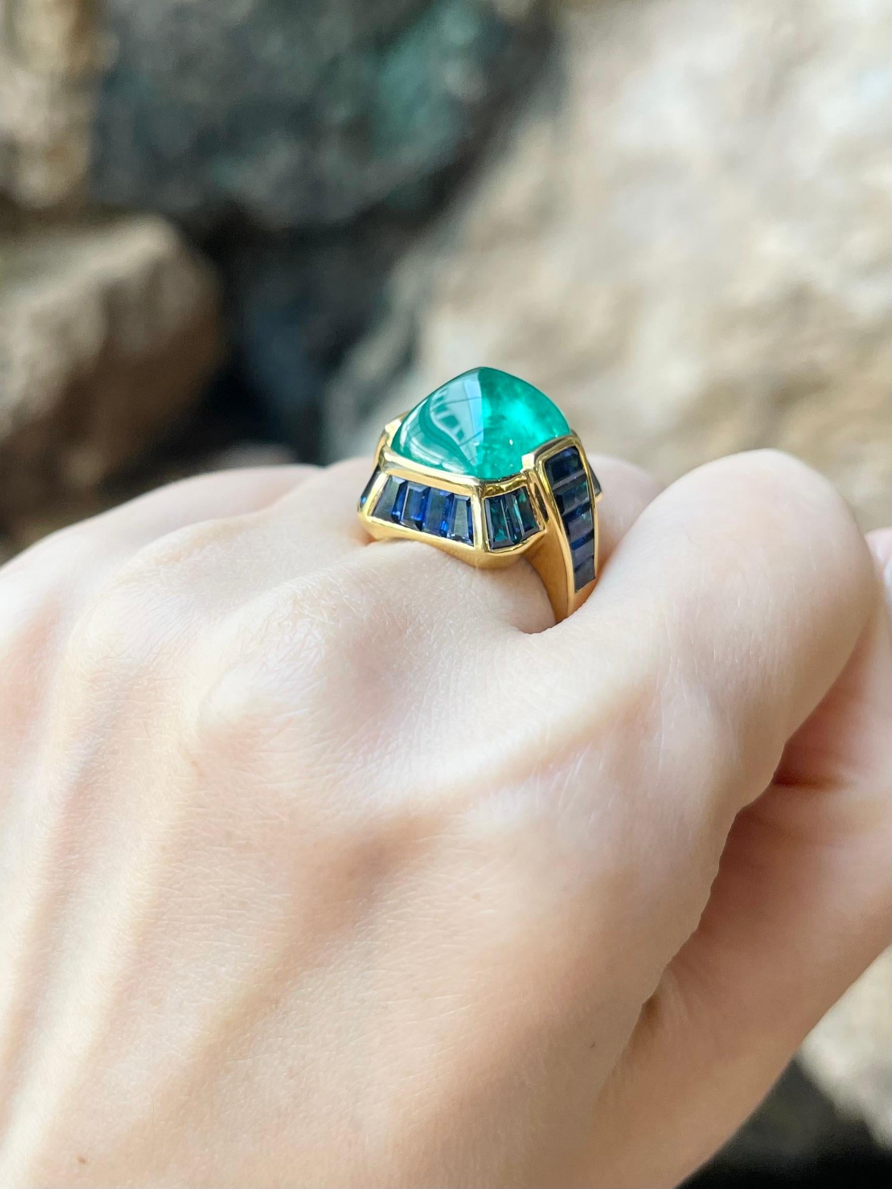 Sugarloaf Cabochon Emerald with Blue Sapphire Ring set in 18K Gold Settings For Sale 2