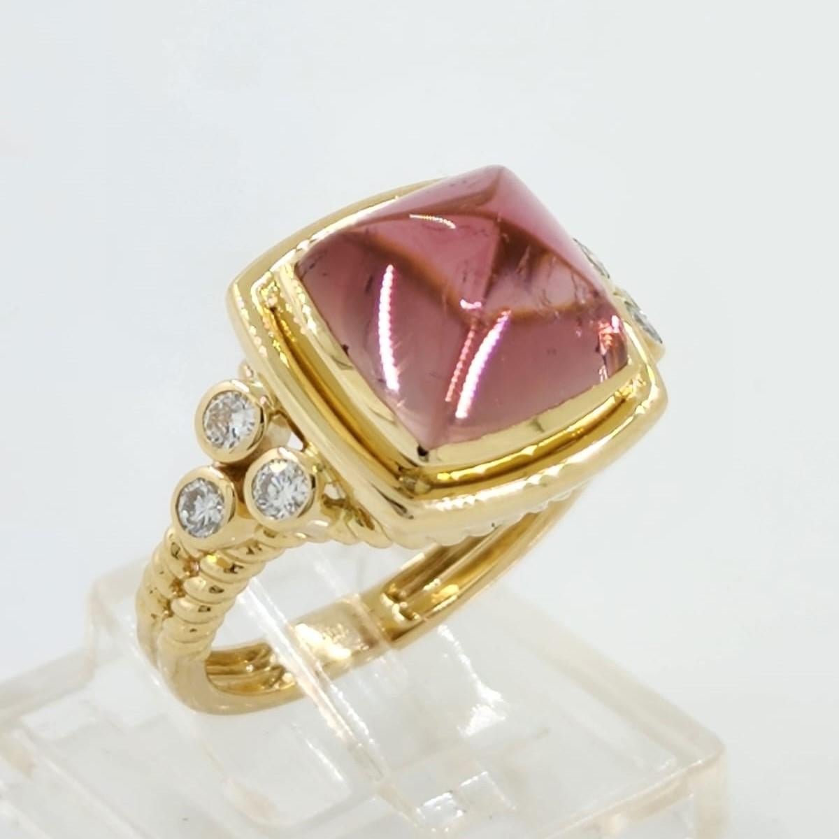 Cocktailring aus 18 Karat Gelbgold mit rosa Turmalin und Diamant im Zuckerhut-Cabochon-Schliff (Art déco)
