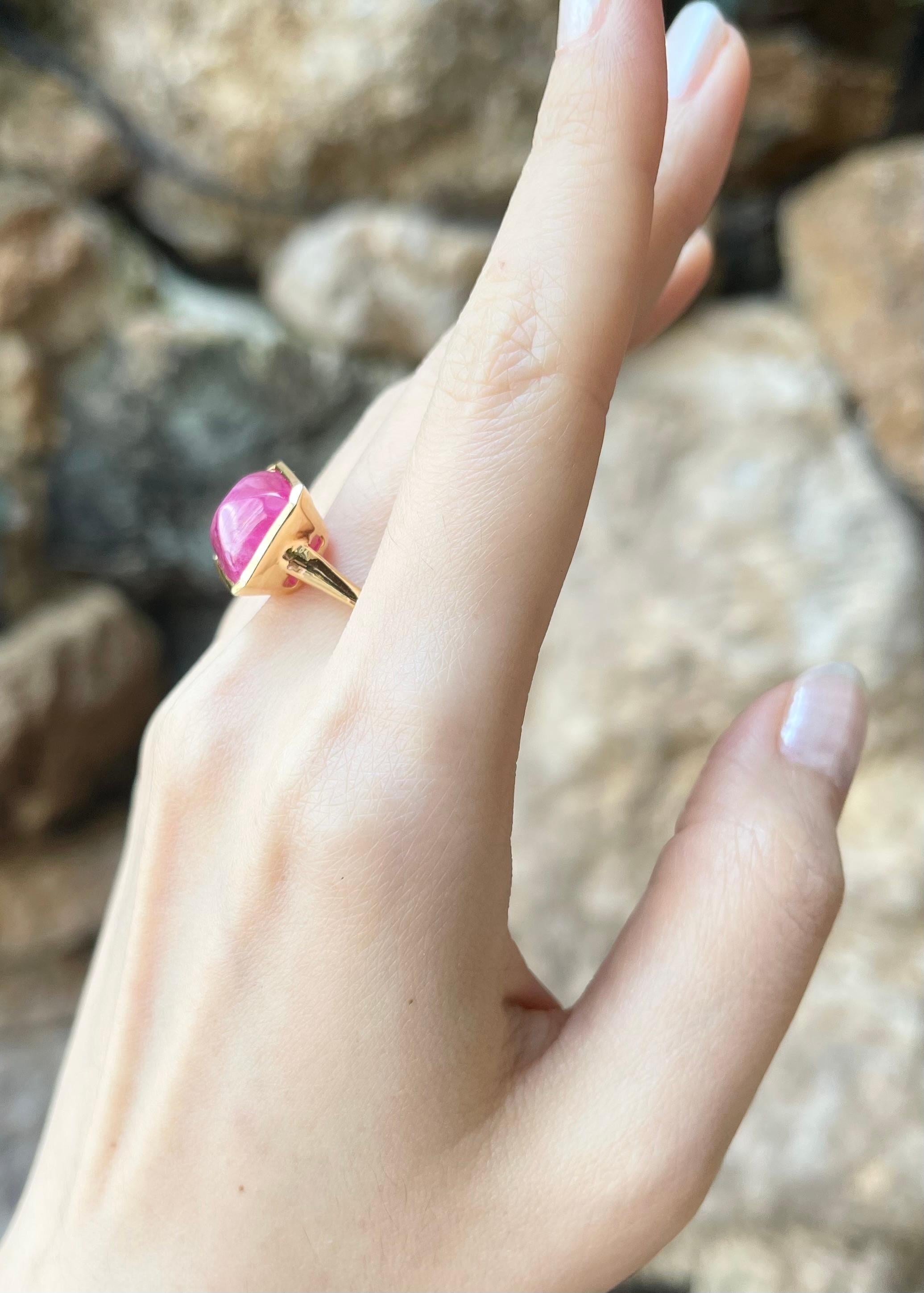Anello con rubino cabochon Sugarloaf con montatura in oro 14K In condizioni Nuovo in vendita a Bangkok, TH