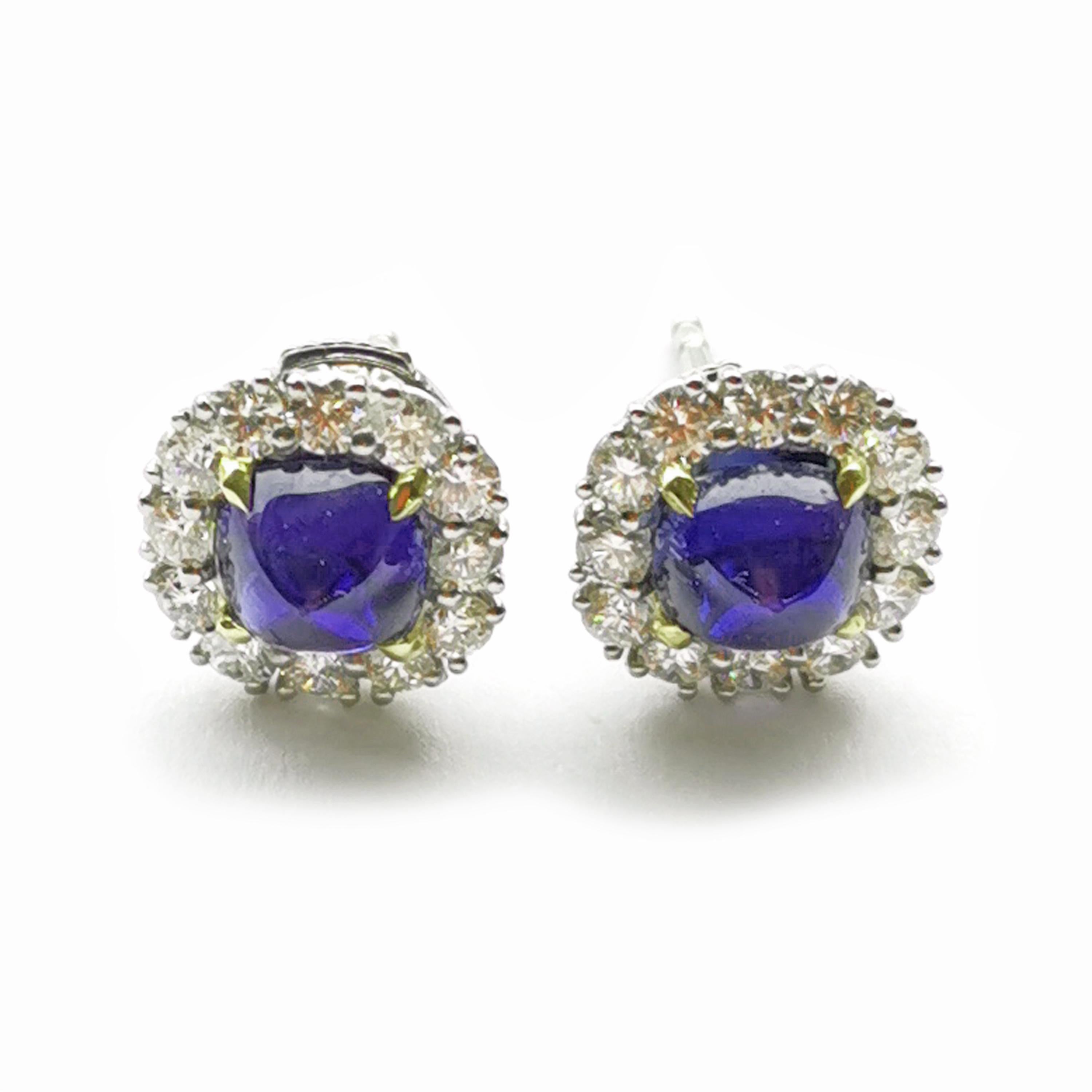 Sugarloaf Cabochon Sapphire, Diamond and Platinum Cluster Earrings, 2.83 Carats In New Condition For Sale In London, GB