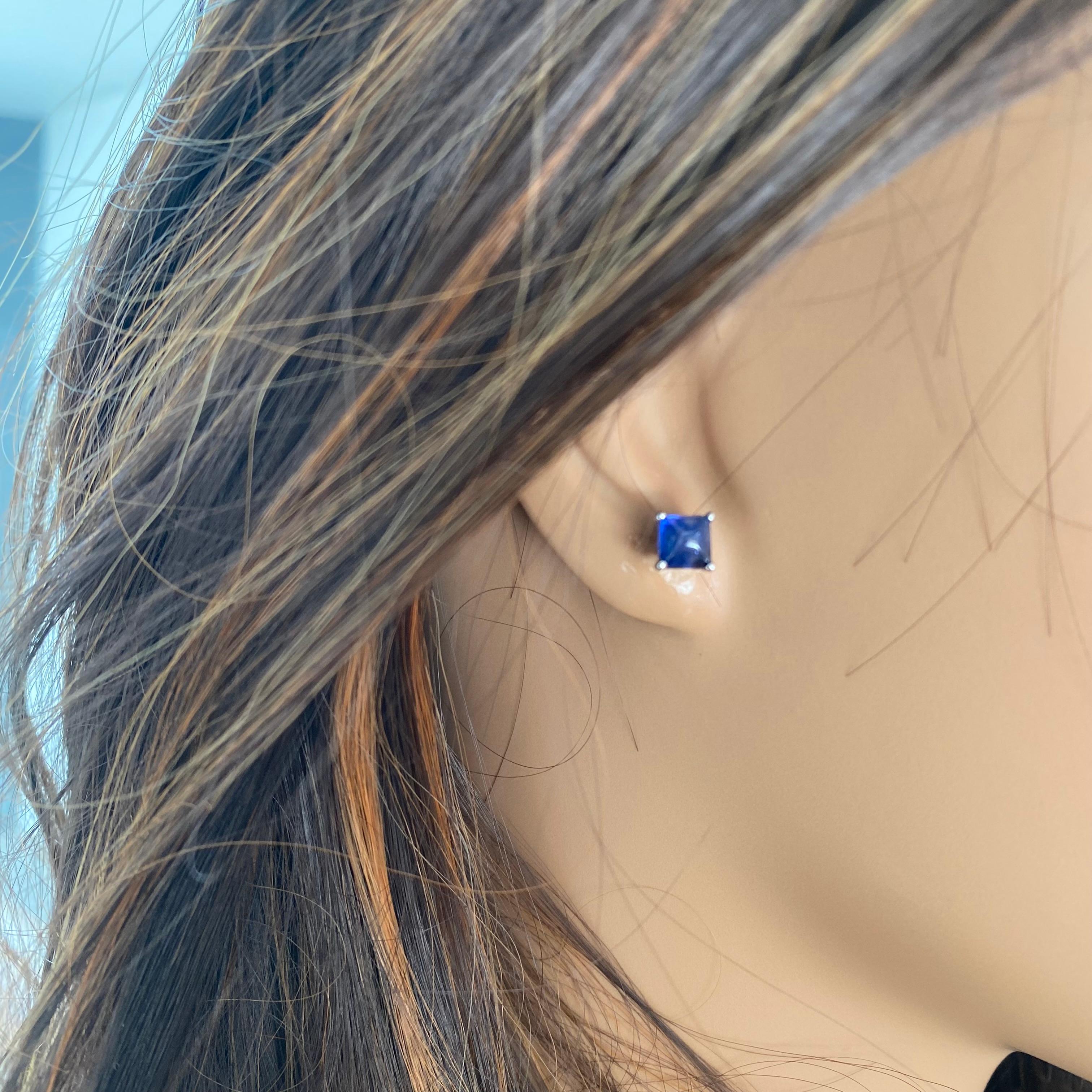 Sugarloaf Ceylon Cabochon Sapphire 2.70 Carat 0.25 Inch White Gold Stud Earrings In New Condition For Sale In New York, NY