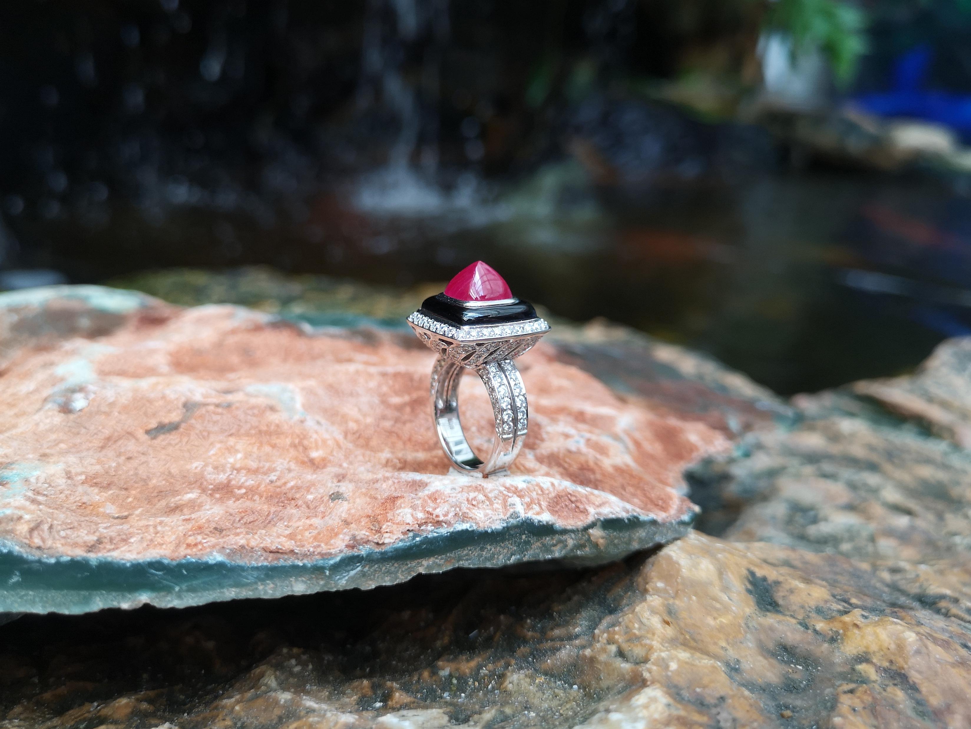 Sugarloaf Cut Ruby, Onyx and Diamond Ring Set in 18 Karat White Gold Settings For Sale 2