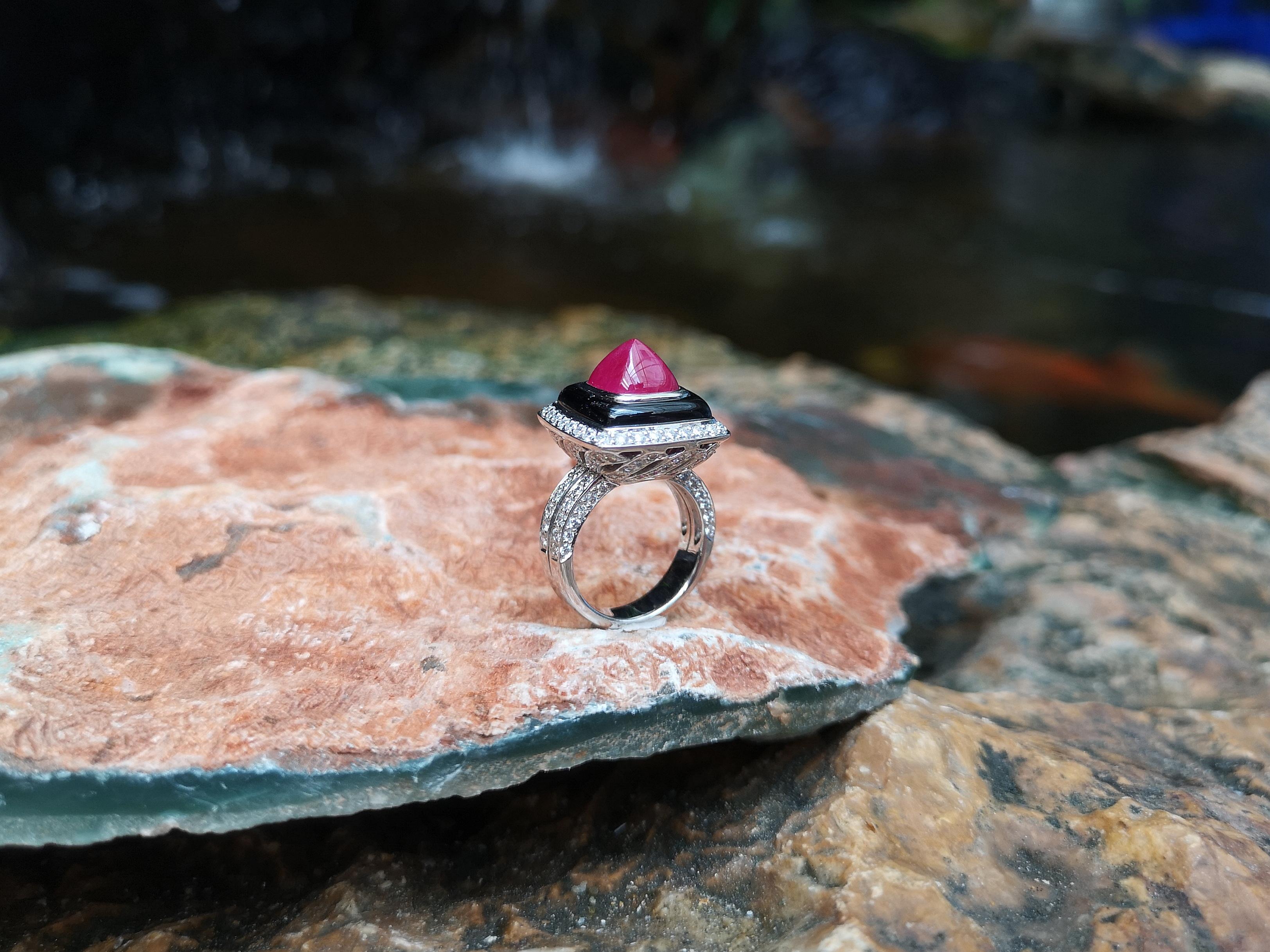 Sugarloaf Cut Ruby, Onyx and Diamond Ring Set in 18 Karat White Gold Settings For Sale 3