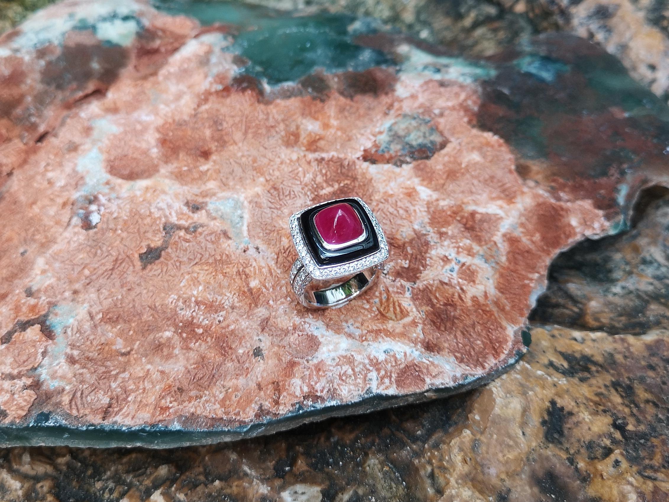 Women's Sugarloaf Cut Ruby, Onyx and Diamond Ring Set in 18 Karat White Gold Settings For Sale