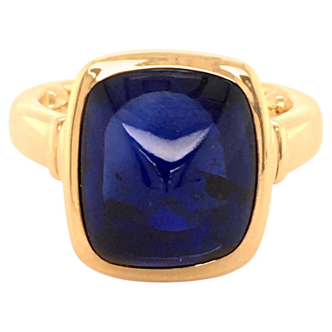Sugarloaf Sapphire Ring in Yellow Gold For Sale