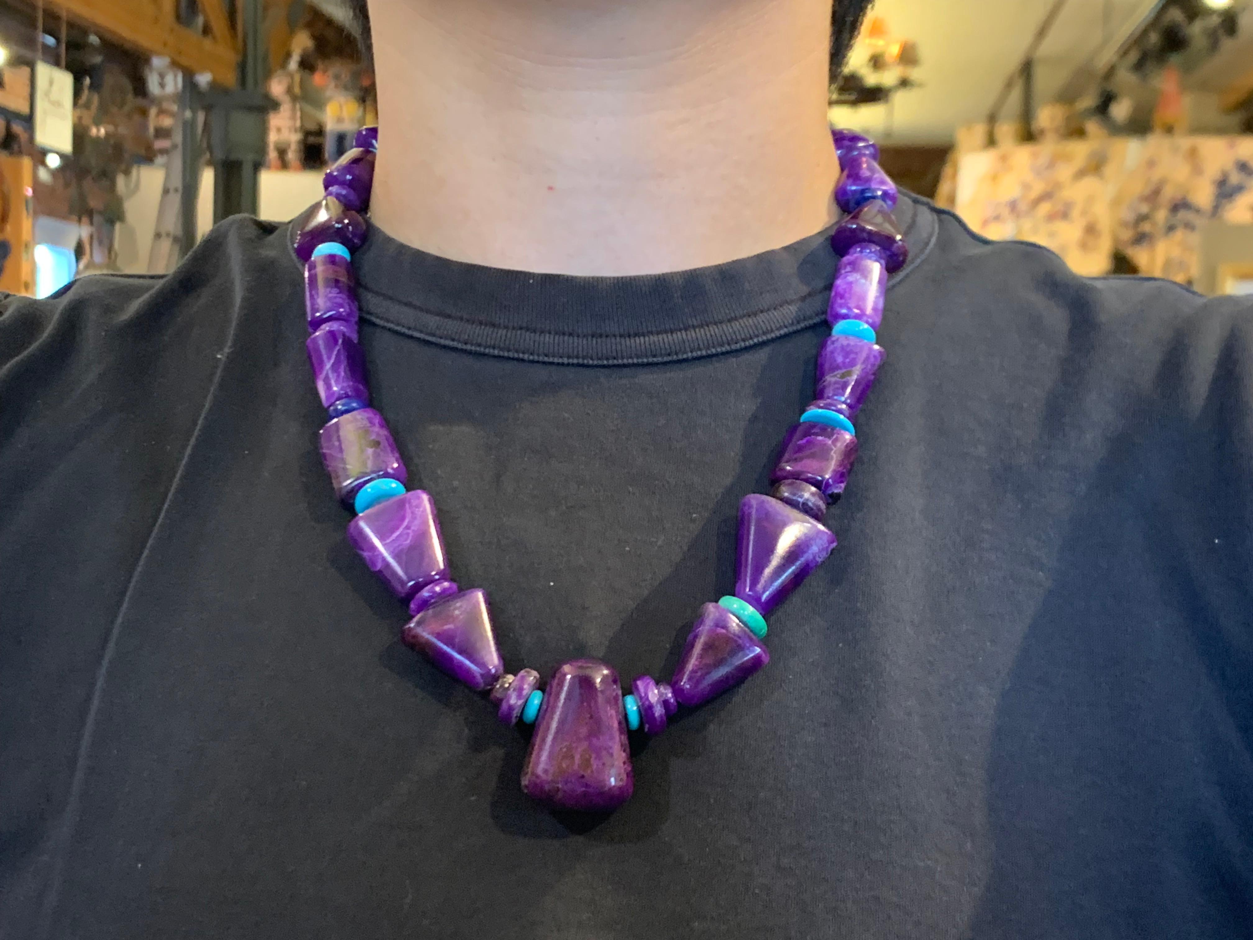 Collana di perline di Sugilite di Bruce Eckhardt in vendita 13