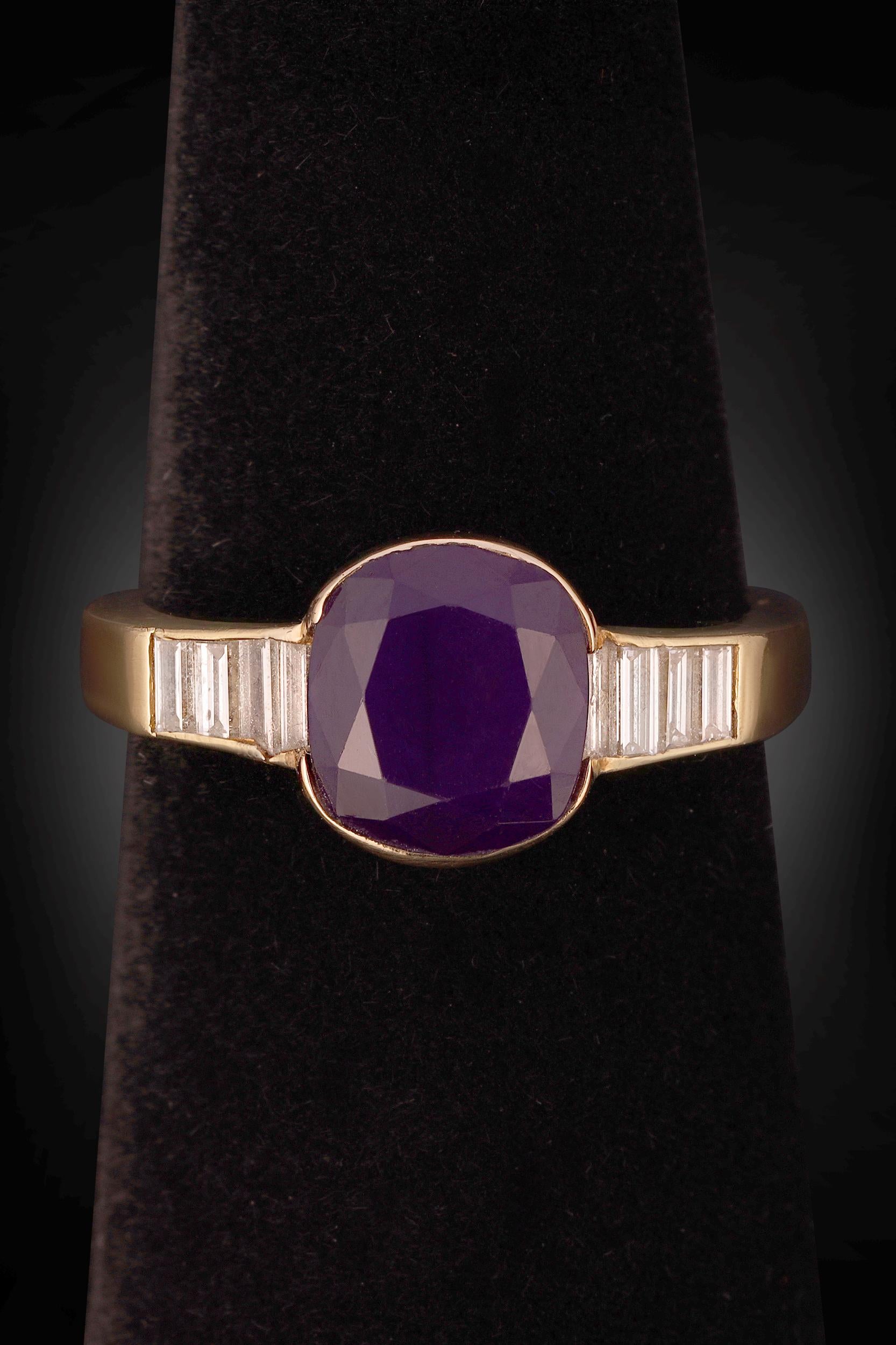 Rare Sugilite Reserve Collection: Sugilite Lusso Riservato Ring in 18k Gold In New Condition For Sale In Mission Viejo, CA
