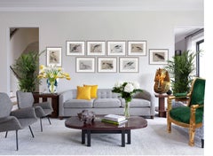 Senza titolo, Figurativo, Carboncino su carta dell'artista moderno Suhas Roy "In stock"