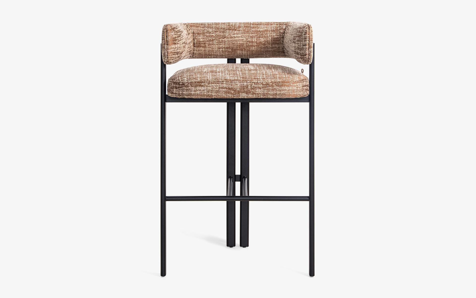 Sui Bar Chair combines the simple lines and balanced aesthetics of the collection with a high-seated design.

Its elegant and sturdy metal legs create an impressive stance in the space, while its upholstered back and seat section prioritize comfort.