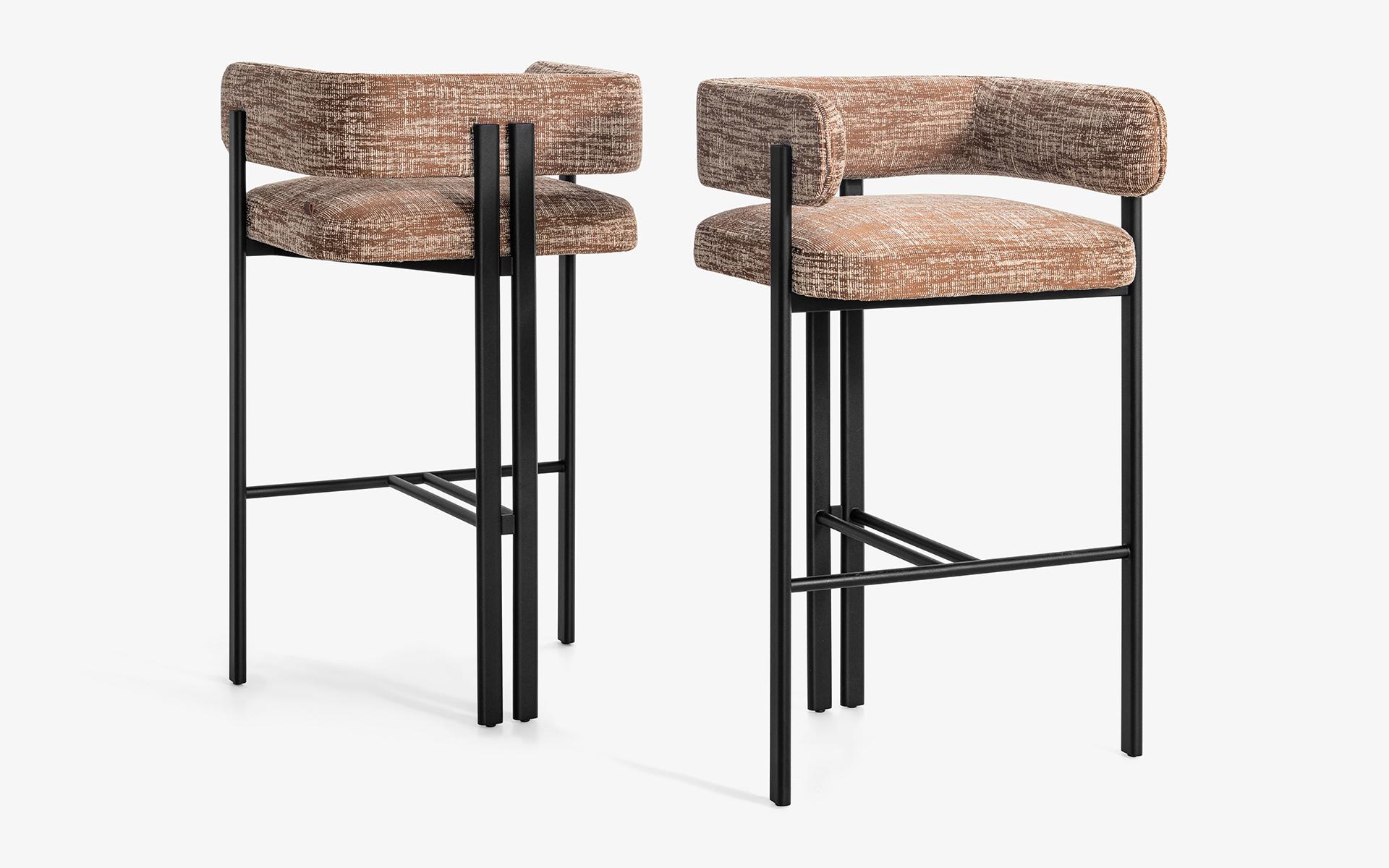 Contemporary Sui Bar Chair With Static Painted Metal Leg For Sale