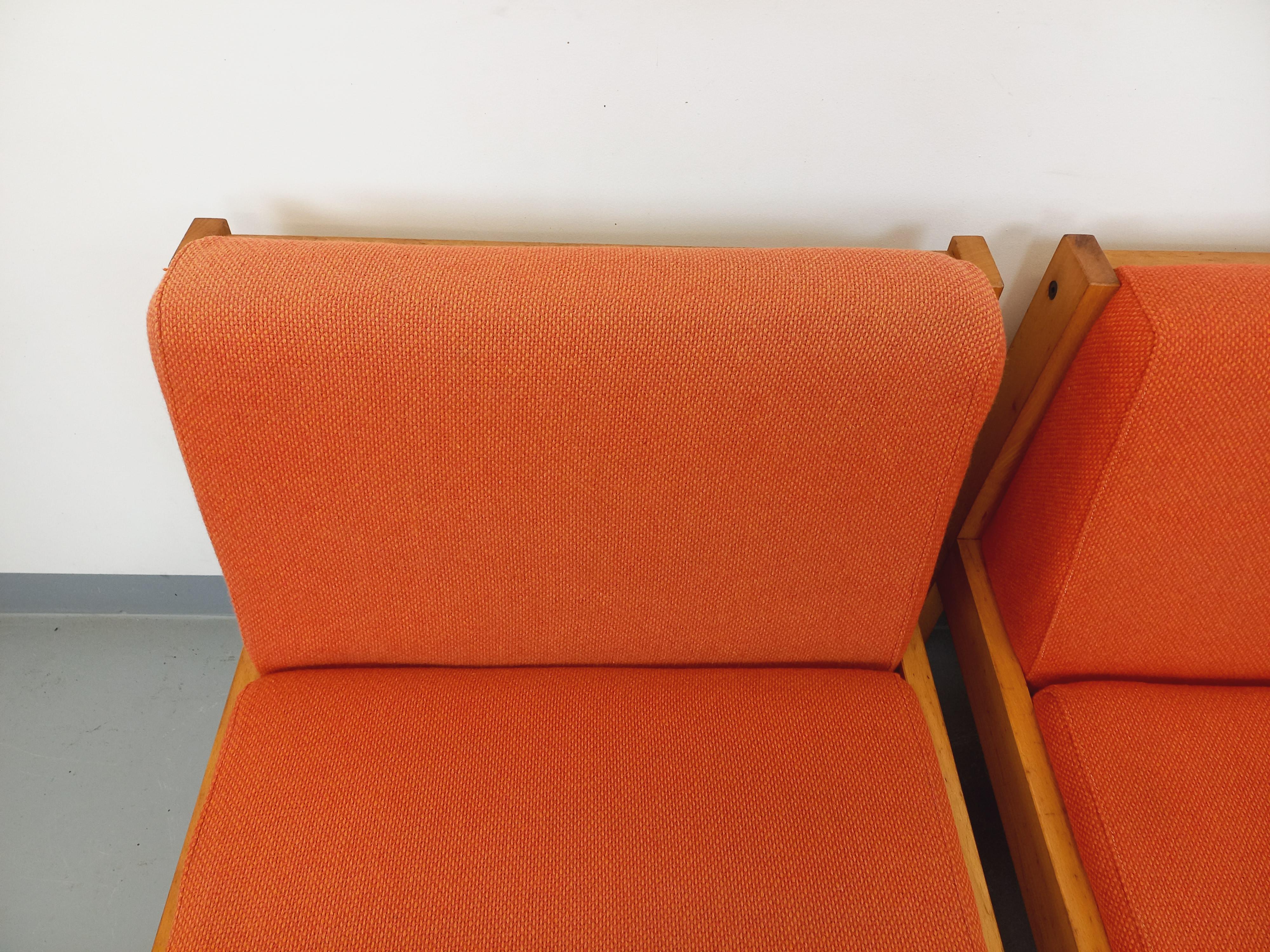 Suite de 2 fauteuils chauffeuses Baumann vintage en tissu orange et bois For Sale 6