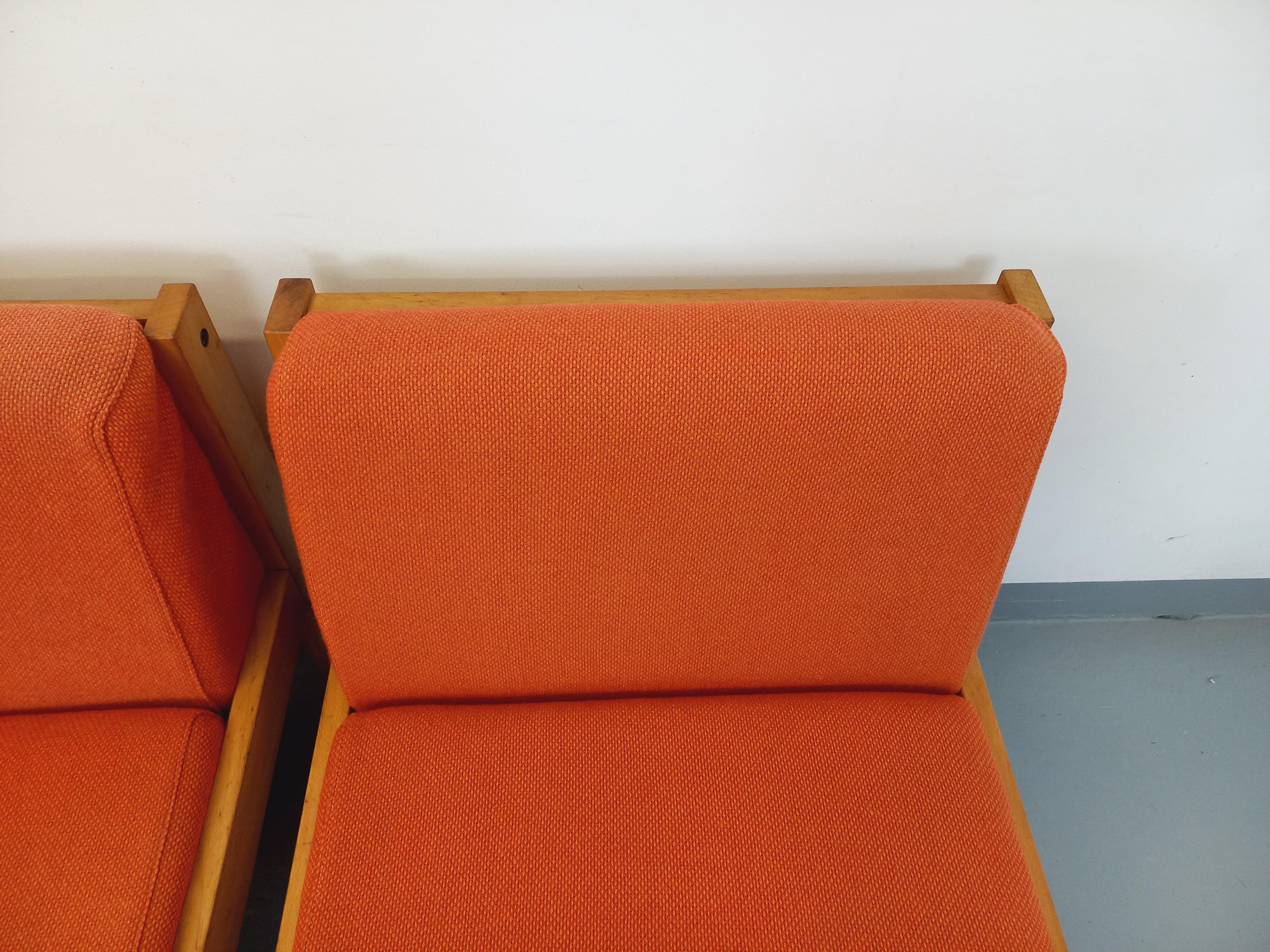 Suite de 2 fauteuils chauffeuses Baumann vintage en tissu orange et bois For Sale 8