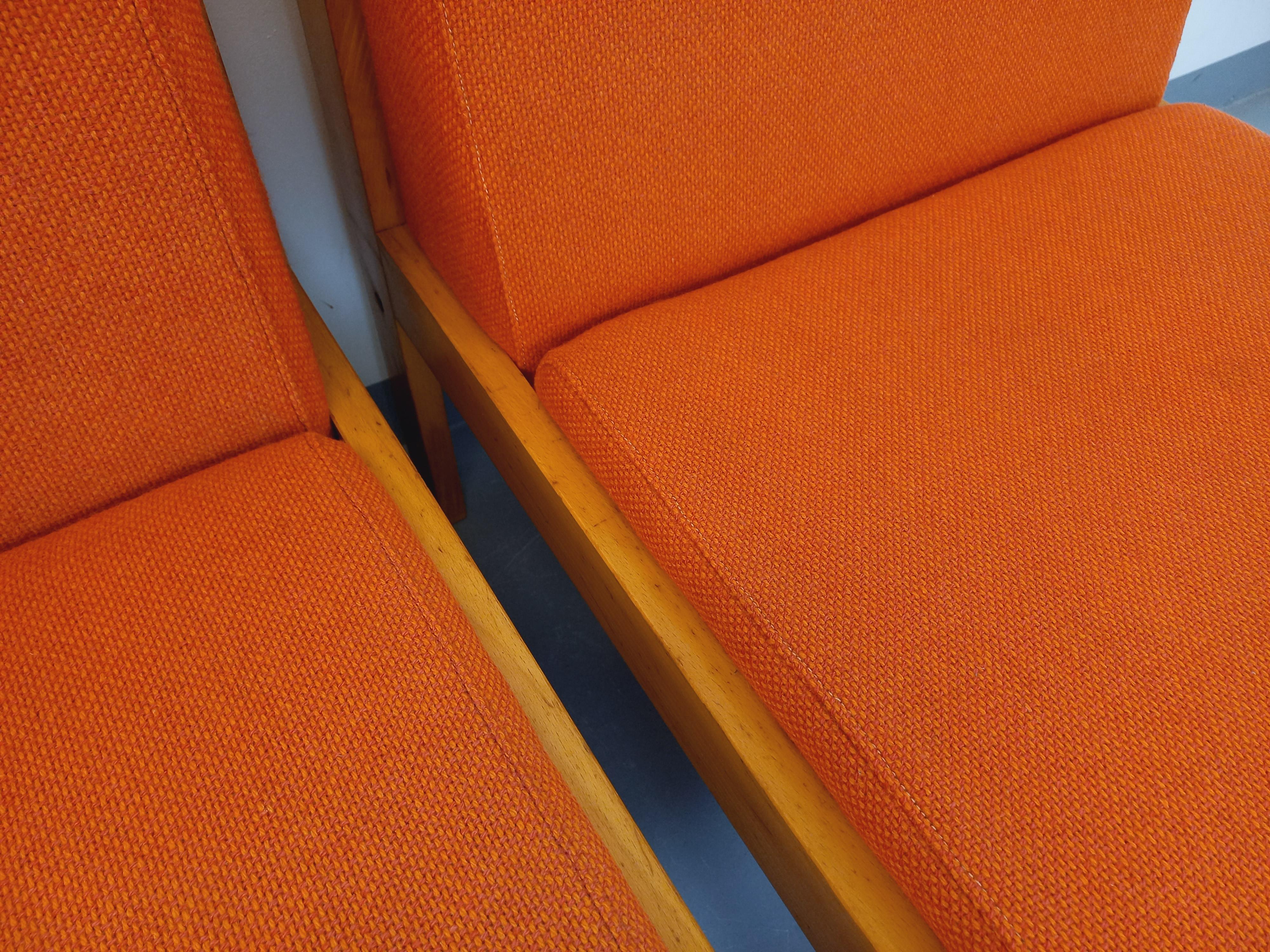 Suite de 2 fauteuils chauffeuses Baumann vintage en tissu orange et bois For Sale 10
