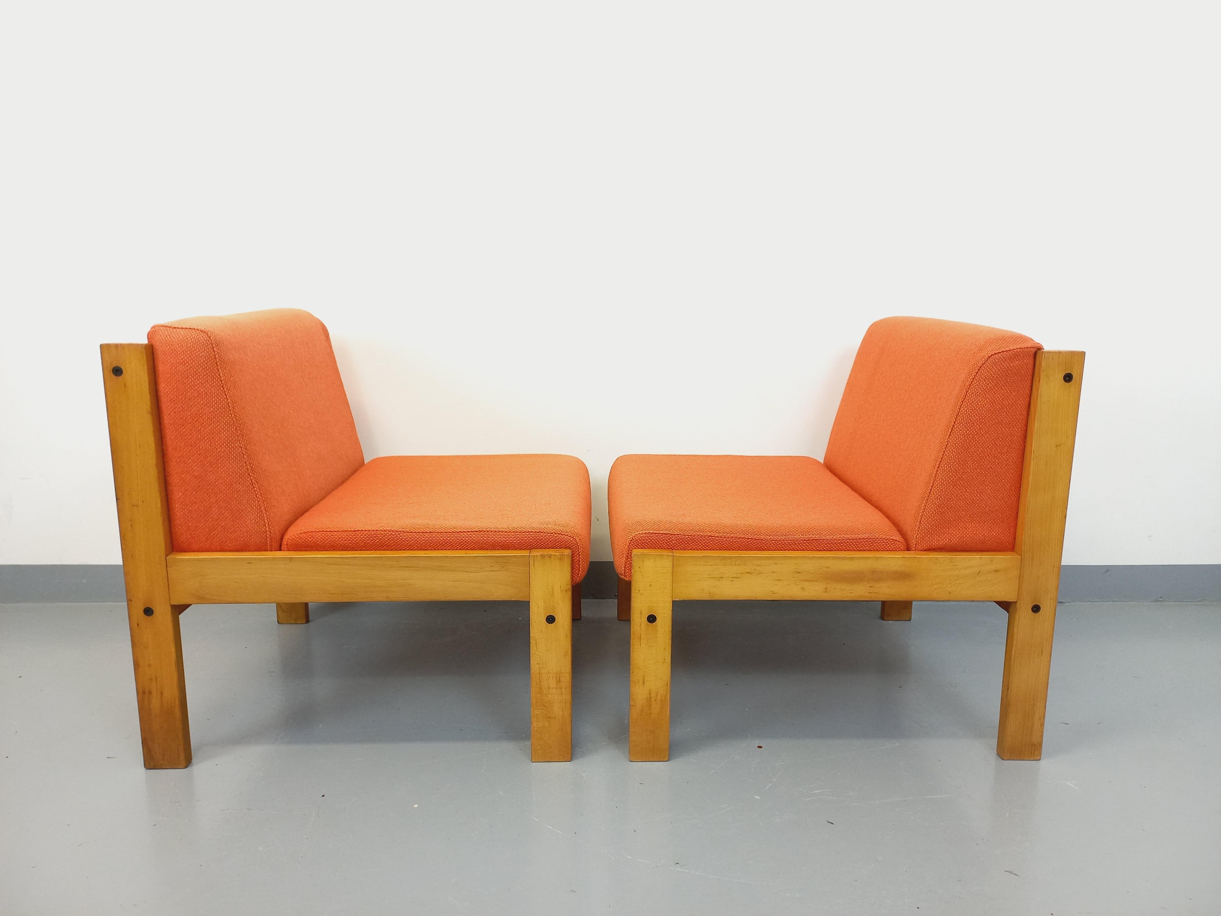 Suite de 2 fauteuils chauffeuses Baumann vintage en tissu orange et bois In Good Condition For Sale In BESANÇON, FR