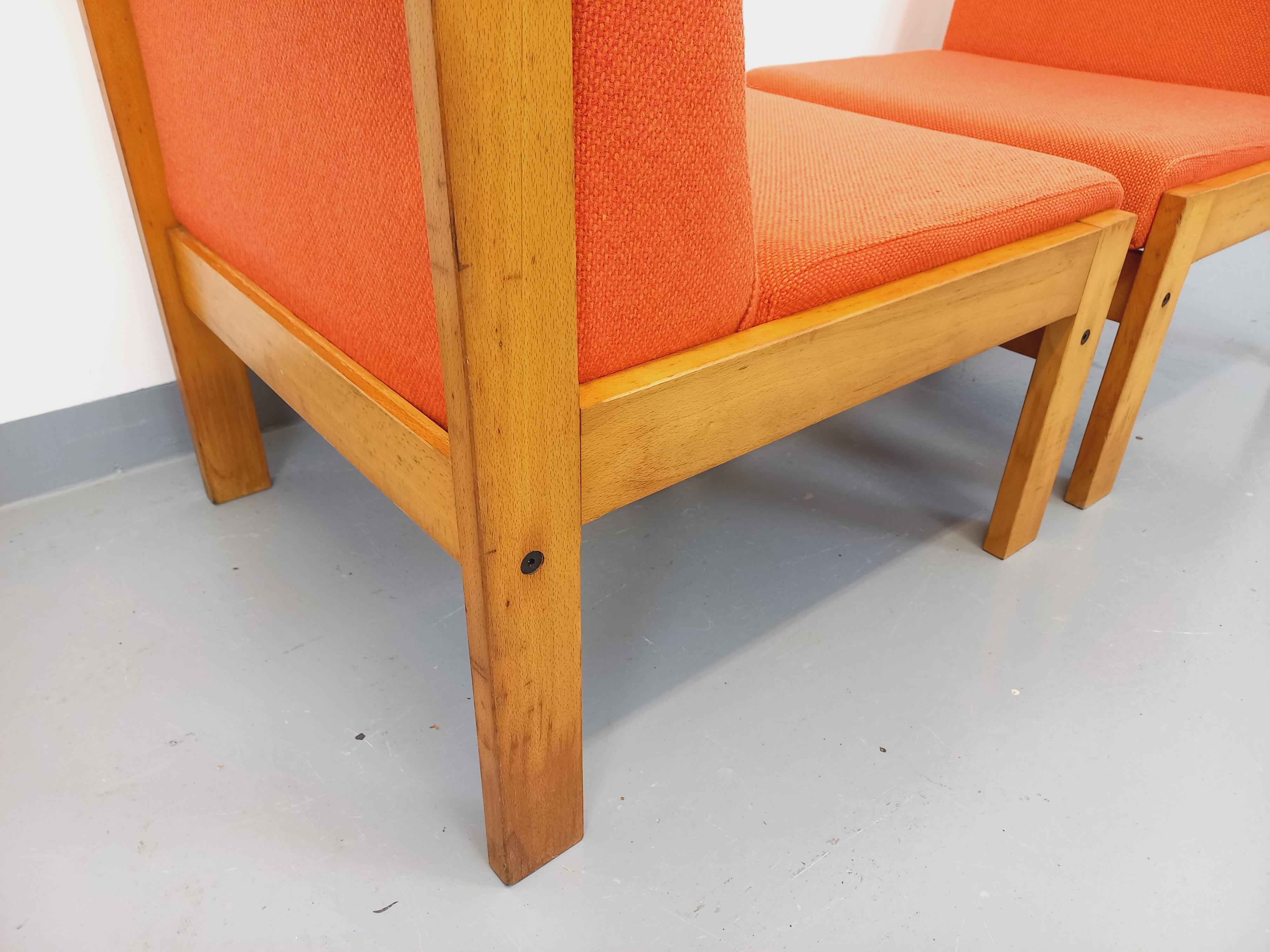 Fabric Suite de 2 fauteuils chauffeuses Baumann vintage en tissu orange et bois For Sale