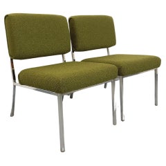 Suite de 2 fauteuils chauffeuses modernistes vintage en tissu bouclette et métal