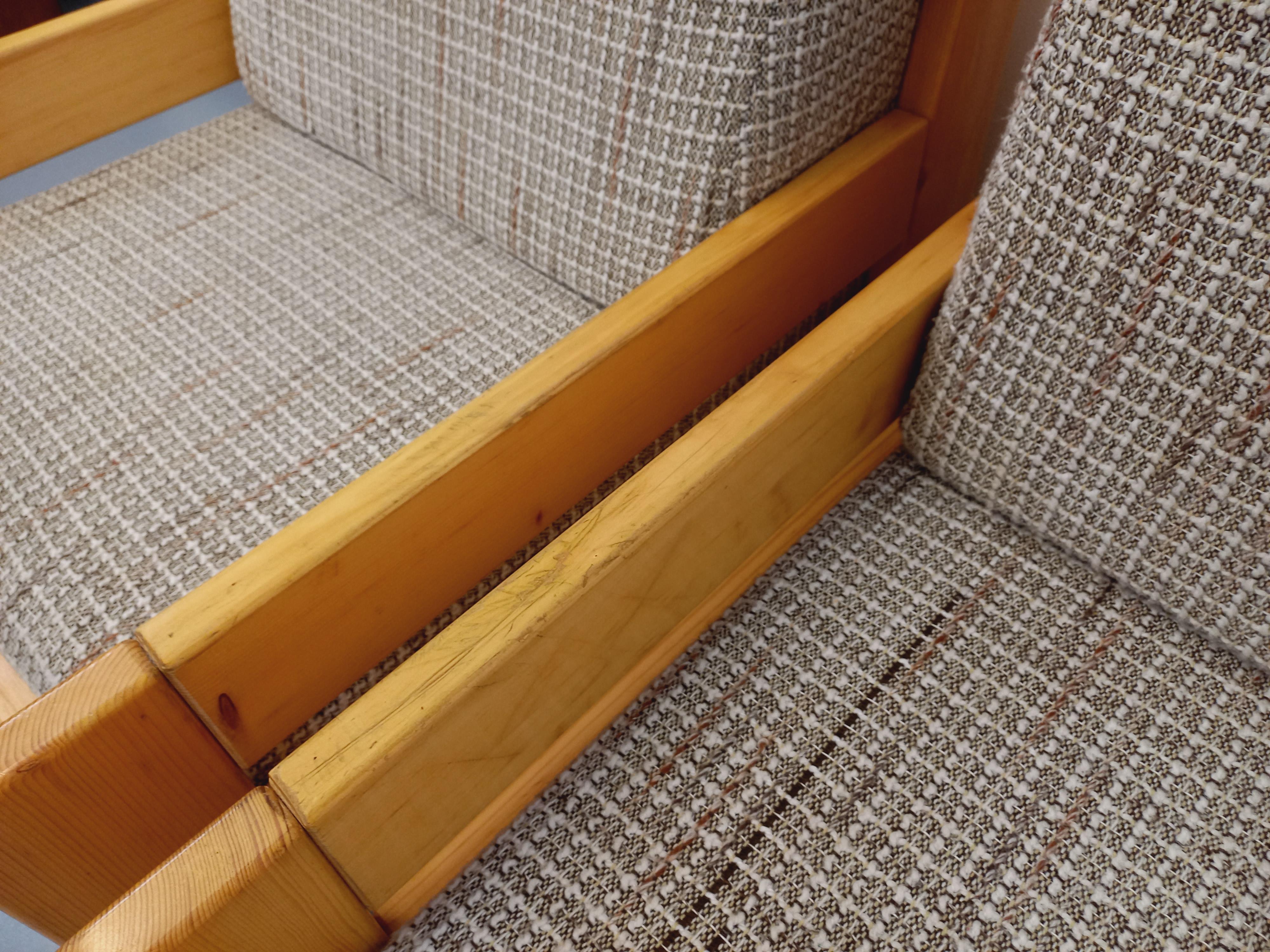 Suite de 2 fauteuils chauffeuses vintage en pin et tissu des années 70 en venta 13