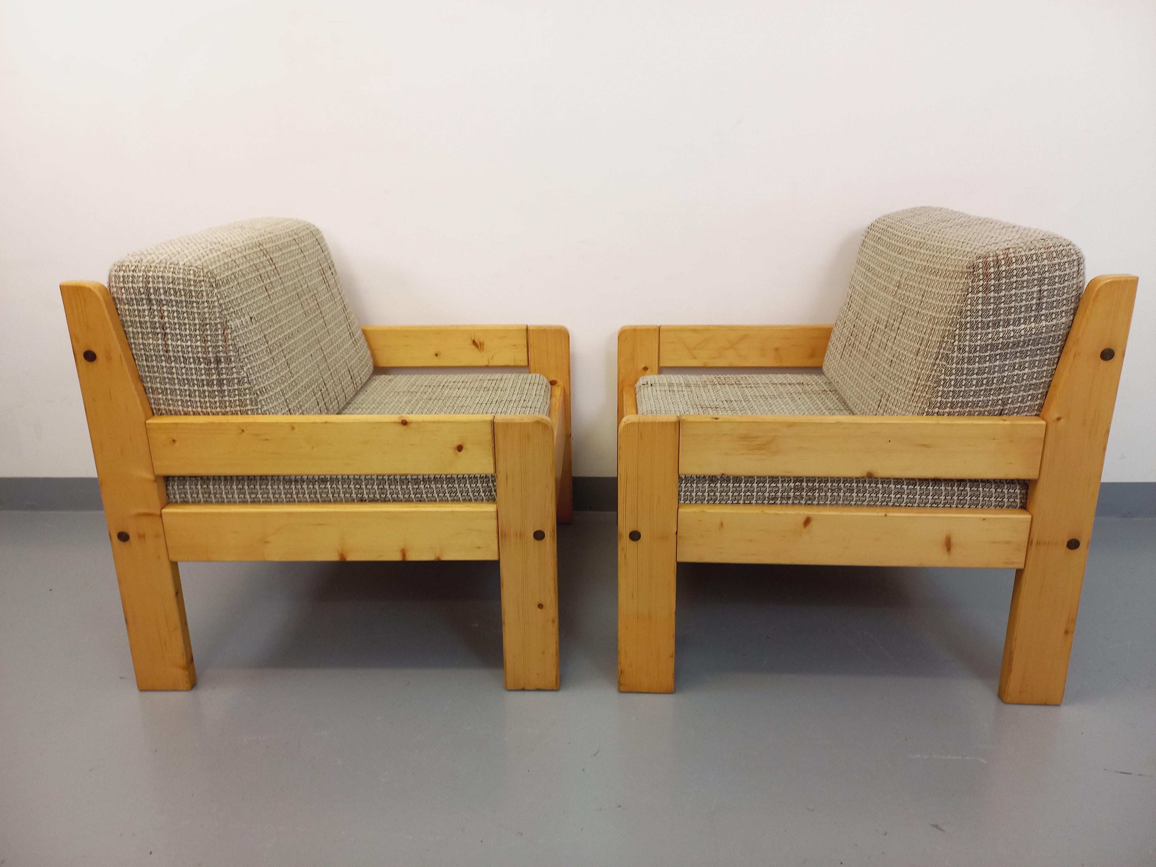 Suite de 2 fauteuils chauffeuses vintage en pin et tissu des années 70 en Bueno estado para la venta en BESANÇON, FR