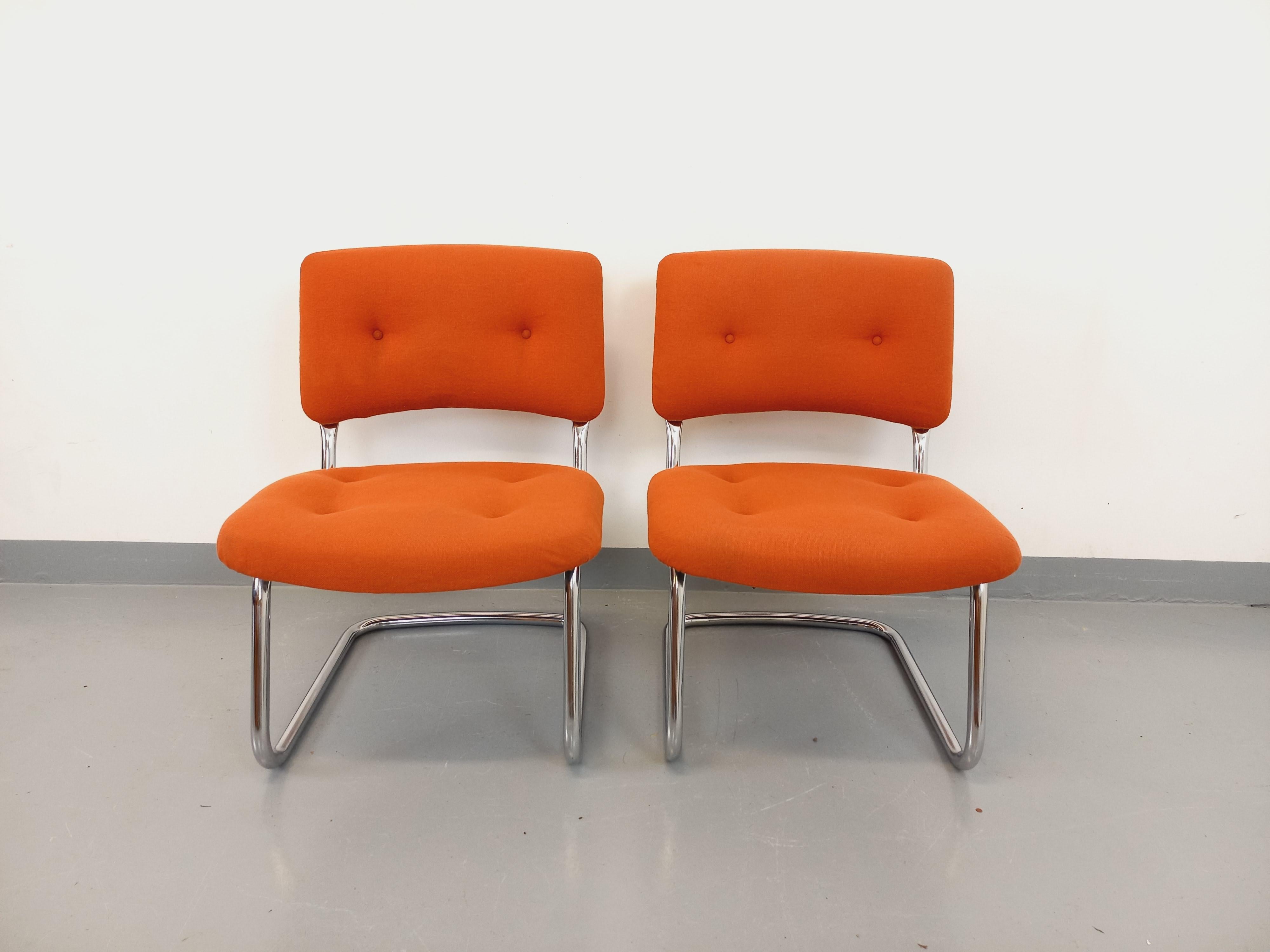 Suite de 2 fauteuils chauffeuses vintage Steelcase Strafor en tissu orange 4