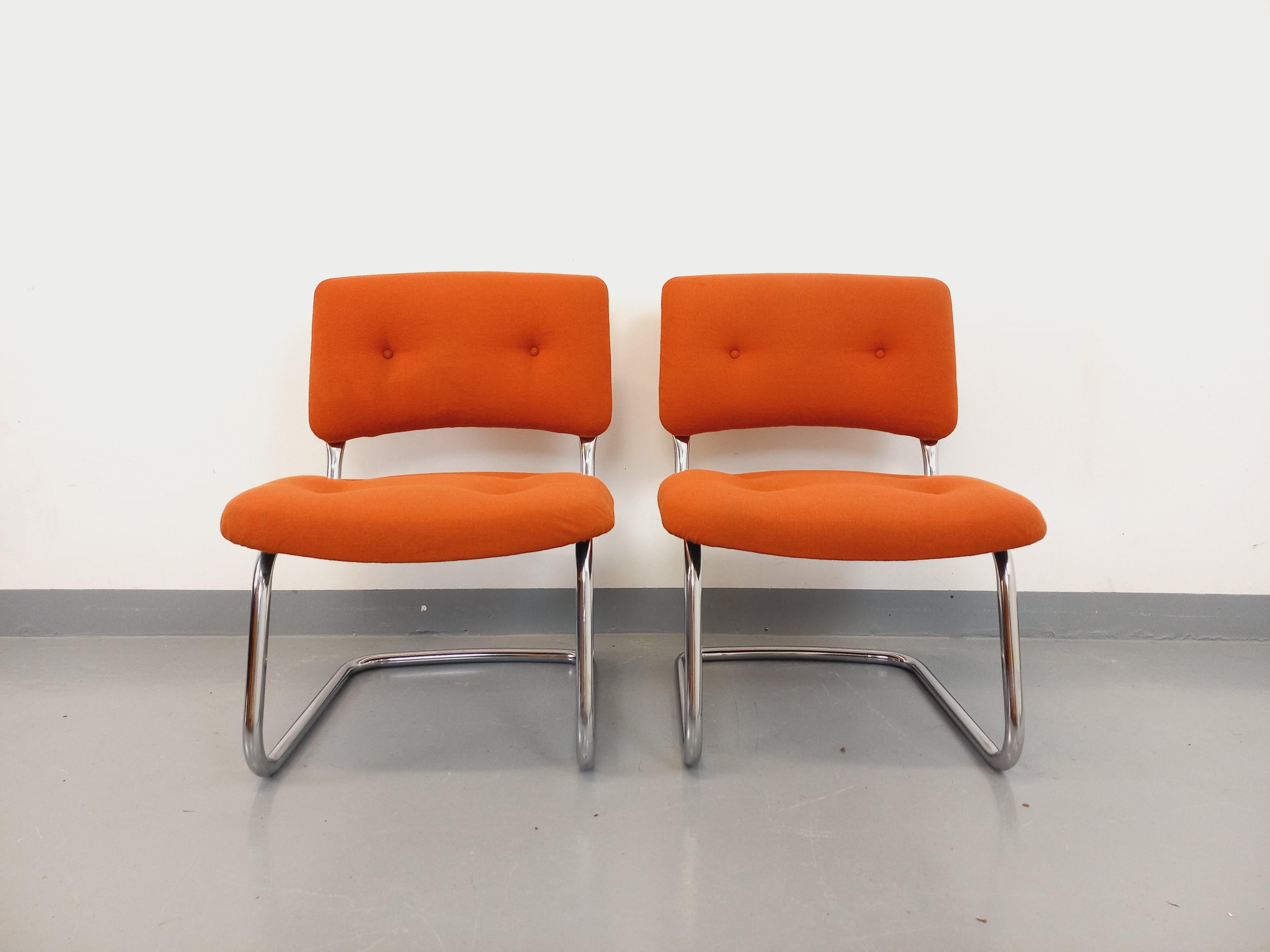 Suite de 2 fauteuils chauffeuses vintage Steelcase Strafor en tissu orange 5