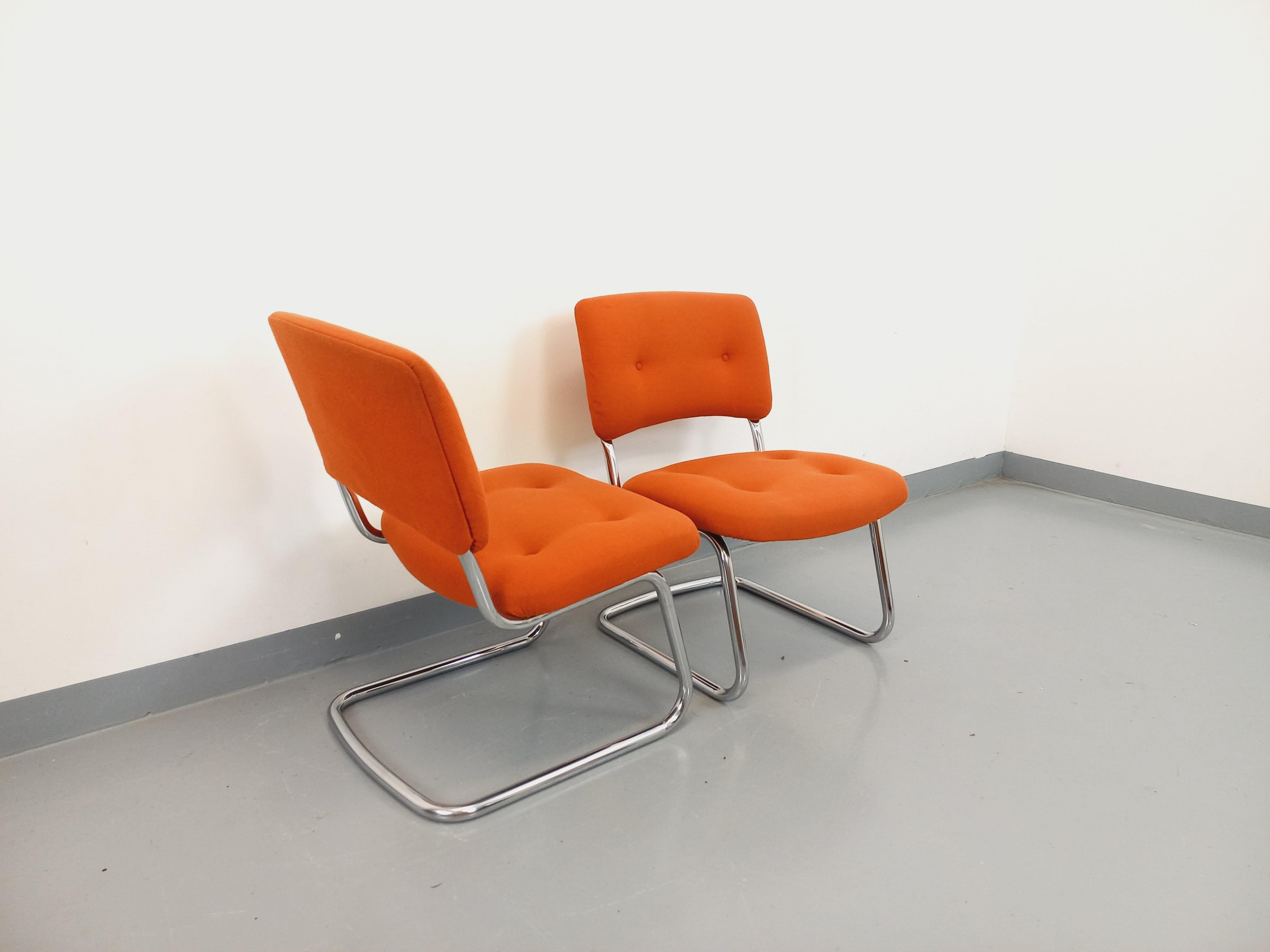 Suite de 2 fauteuils chauffeuses vintage Steelcase Strafor en tissu orange 6