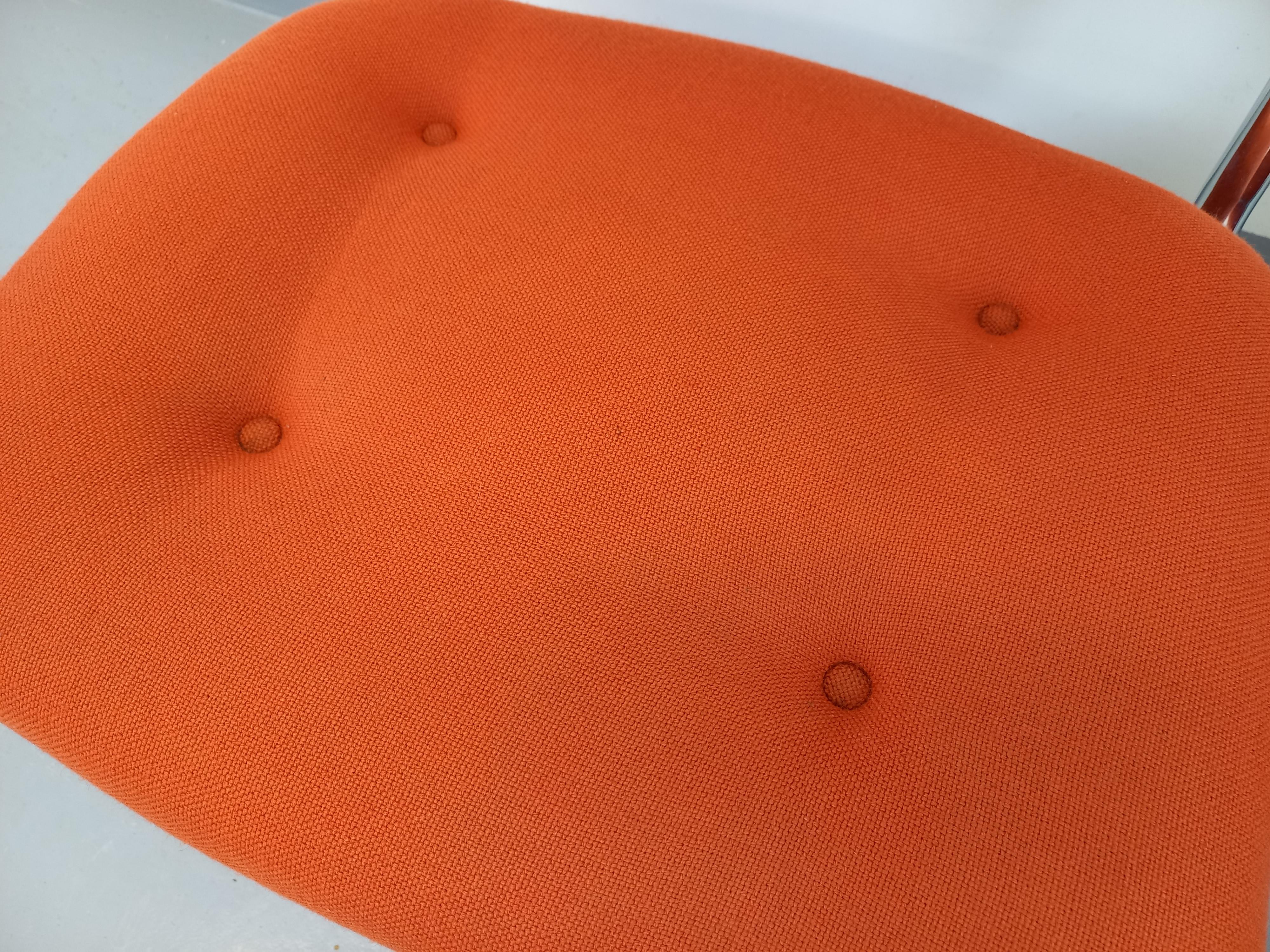 Suite de 2 fauteuils chauffeuses vintage Steelcase Strafor en tissu orange 8