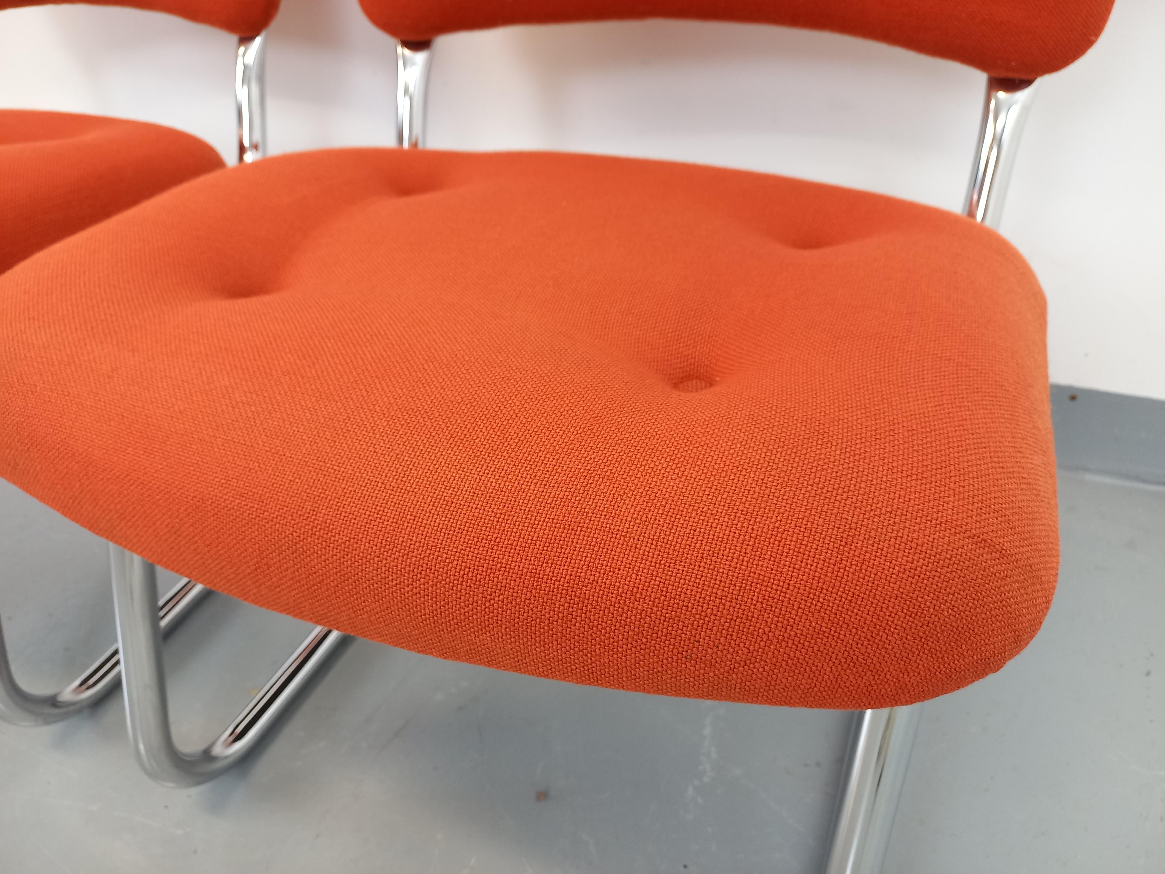 Suite de 2 fauteuils chauffeuses vintage Steelcase Strafor en tissu orange 10