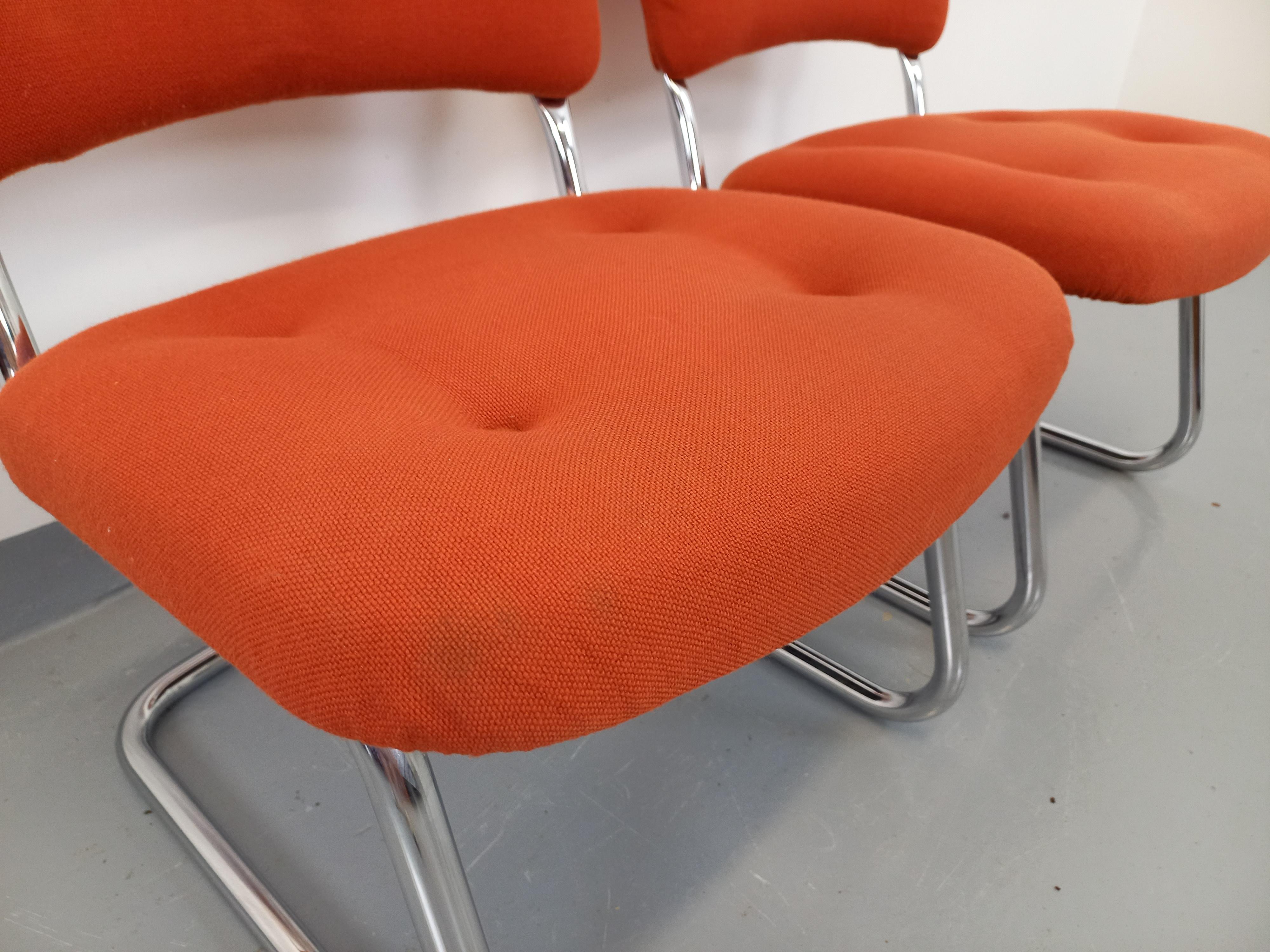 Suite de 2 fauteuils chauffeuses vintage Steelcase Strafor en tissu orange 11