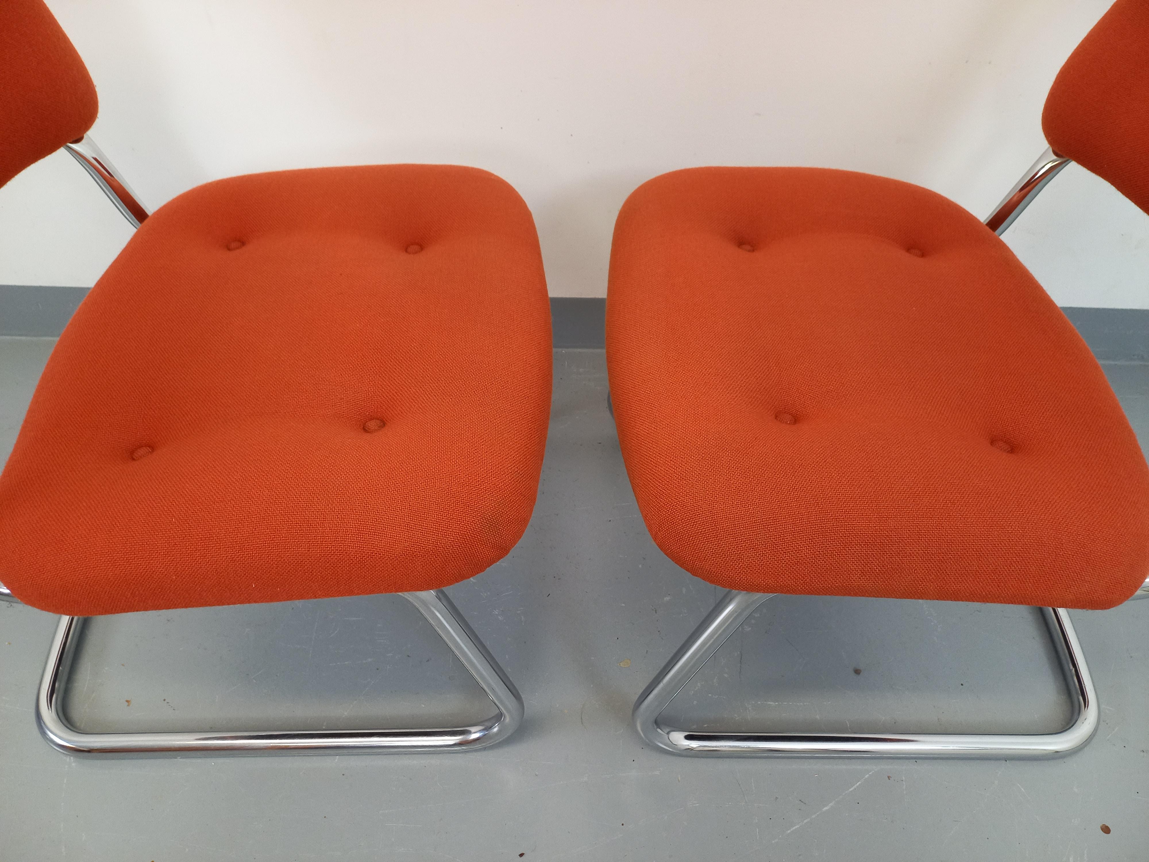 Suite de 2 fauteuils chauffeuses vintage Steelcase Strafor en tissu orange 12