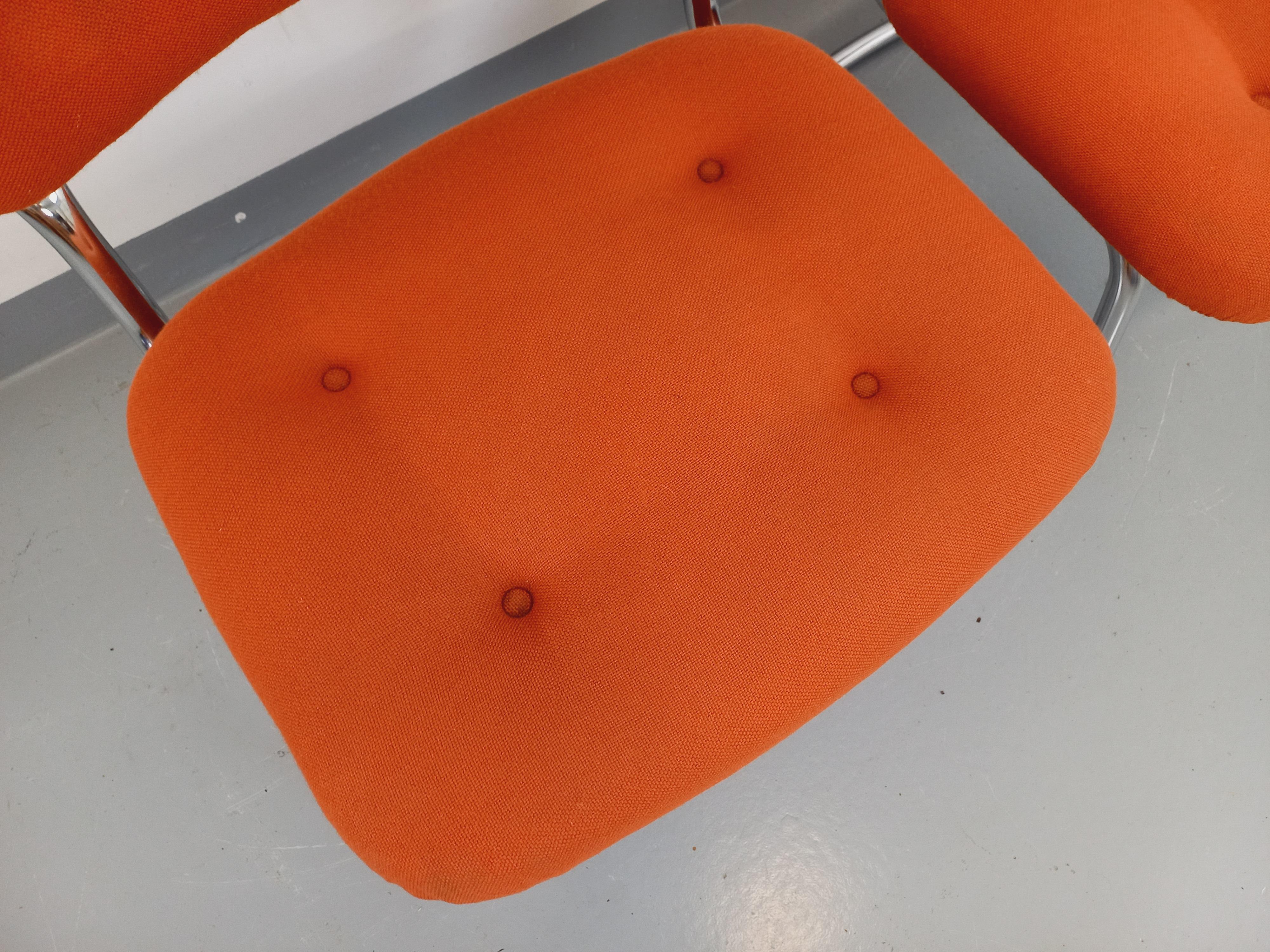 Suite de 2 fauteuils chauffeuses vintage Steelcase Strafor en tissu orange In Good Condition In BESANÇON, FR