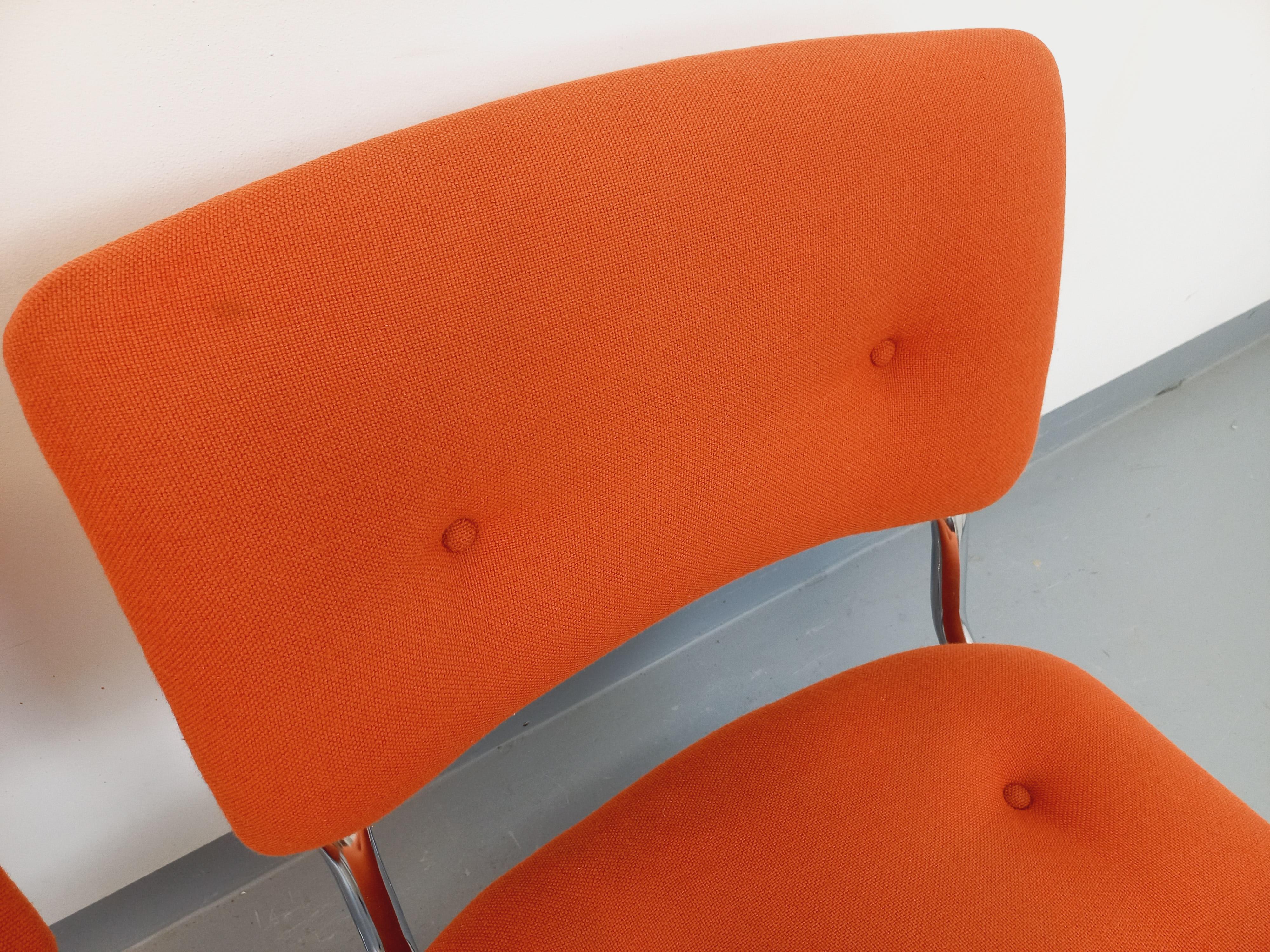 Late 20th Century Suite de 2 fauteuils chauffeuses vintage Steelcase Strafor en tissu orange