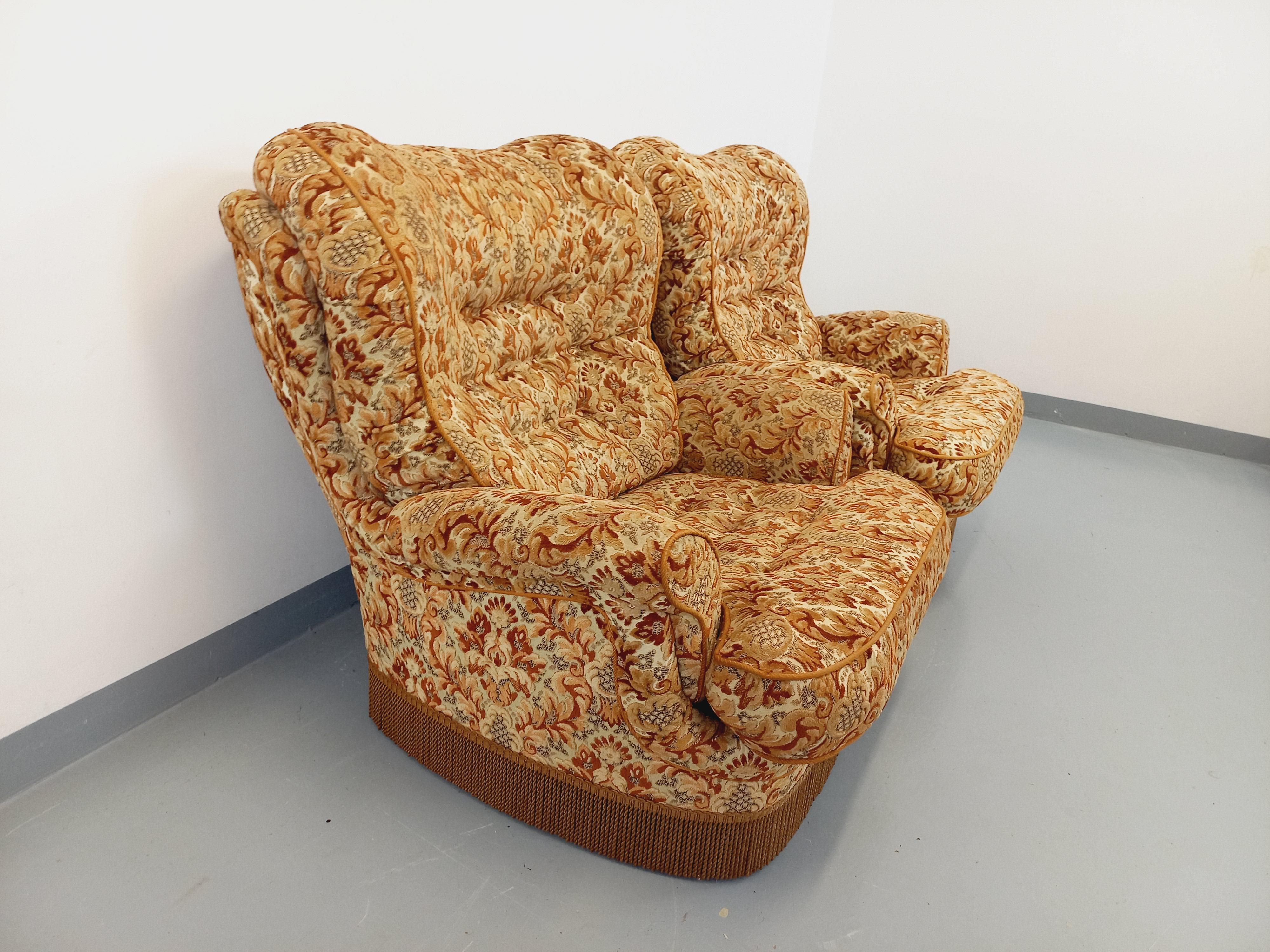Mid-Century moderno Suite di 2 mobili d'epoca in tessuto floreale a frange degli anni 60-70 in vendita