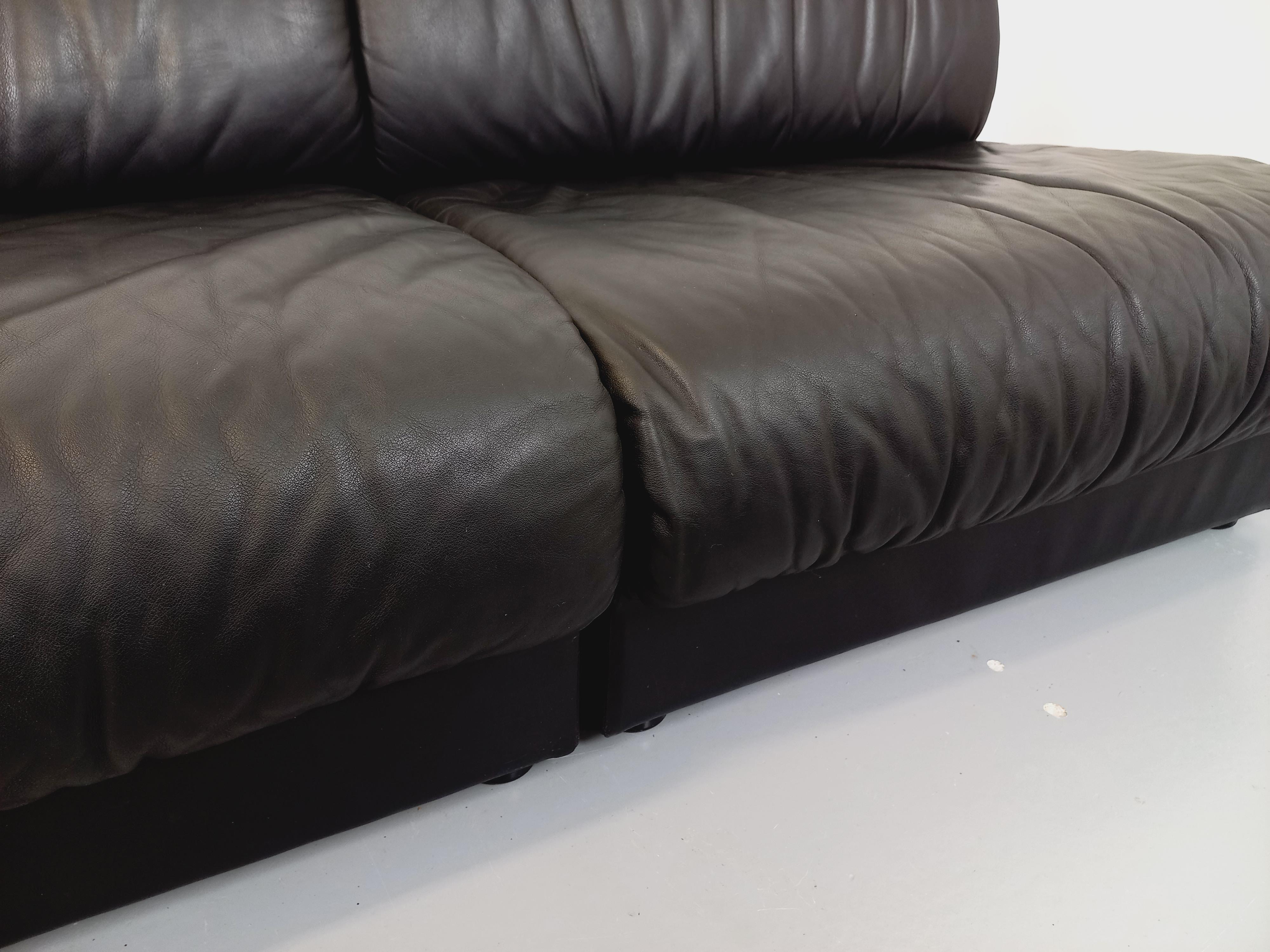 Suite de 3 fauteuils chauffeuses italiennes Delta vintage en cuir noir années 70 10