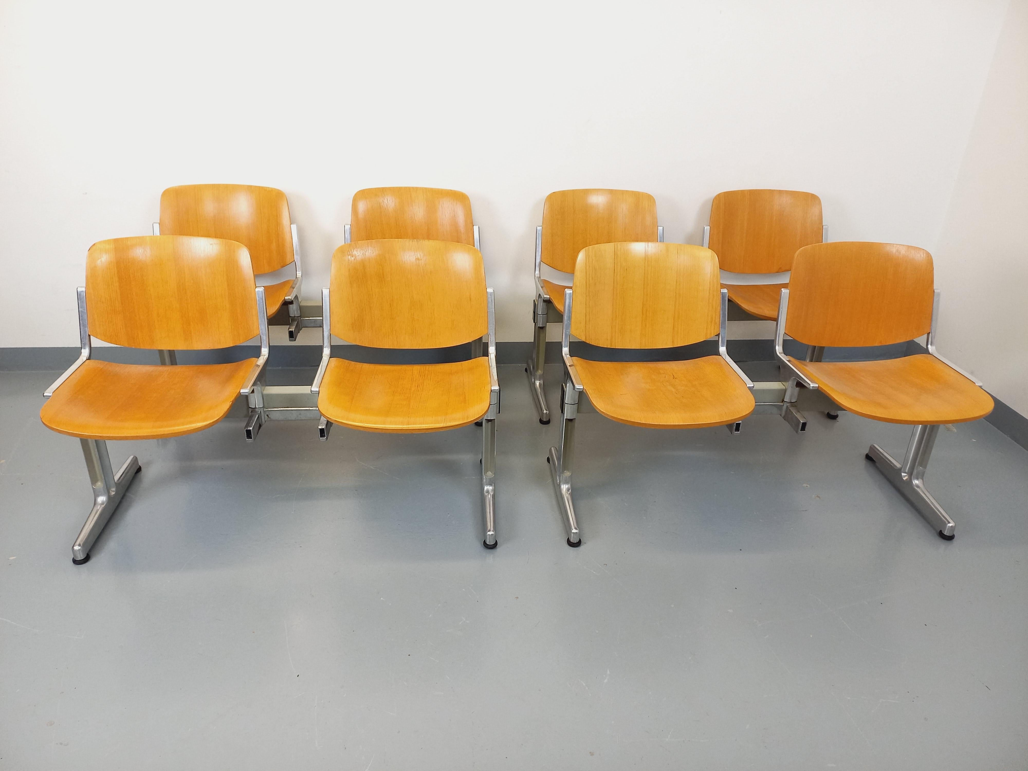 Suite de 4 bancs Giancarlo Piretti pour Castelli vintage en bois et aluminium im Angebot 3